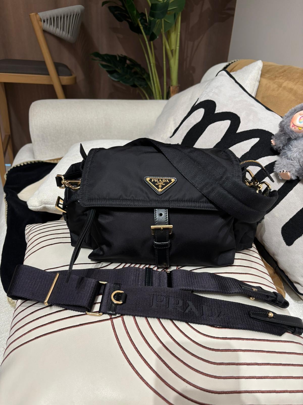 PRADA Re-Nylon Explore pm Shoulder Bag  100%Authentic, 98%new ✅dust bag 