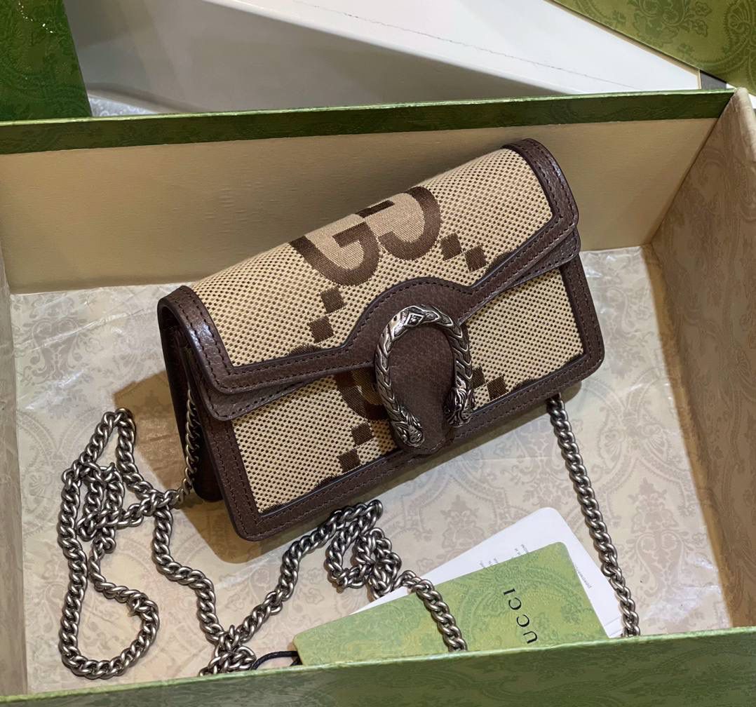 。✈️✈️✈️🔥帆布 Dionysus酒神系列# ▫️型号：476432 ▫️尺寸：16.5*10*4.5cm 𝐷𝑖𝑜𝑛𝑦𝑠𝑢𝑠酒神系列！必入啊‼️ 迷你太可耐了！全新大G帆布与棕色牛皮相撞！醒目双虎头搭扣，今年时尚单品一定少不了的身影、时尚乌木色简直太赞了👍休闲又减龄！