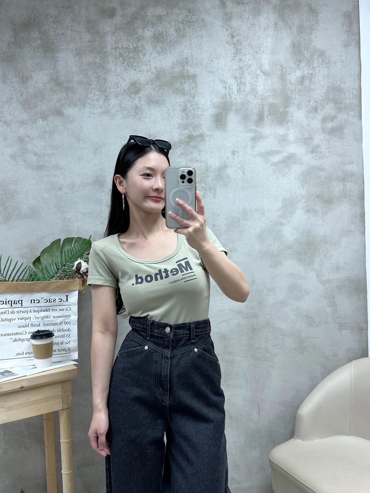 Q08 骨感方領英仔Top
