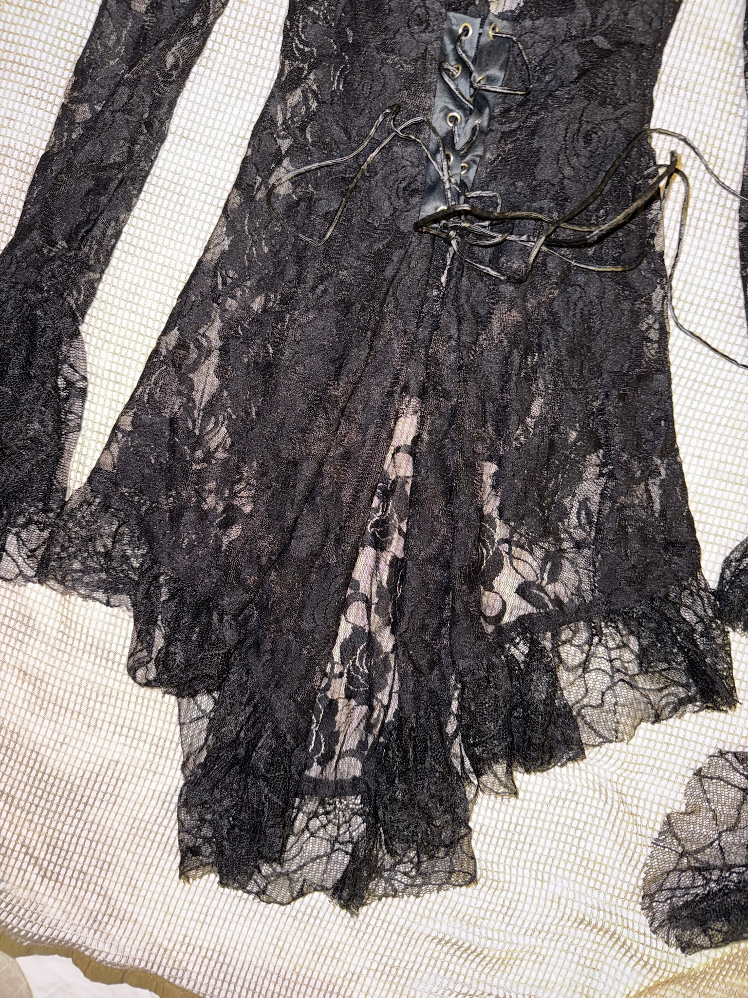 2000s Whimsigoth Rose Lace Tunic