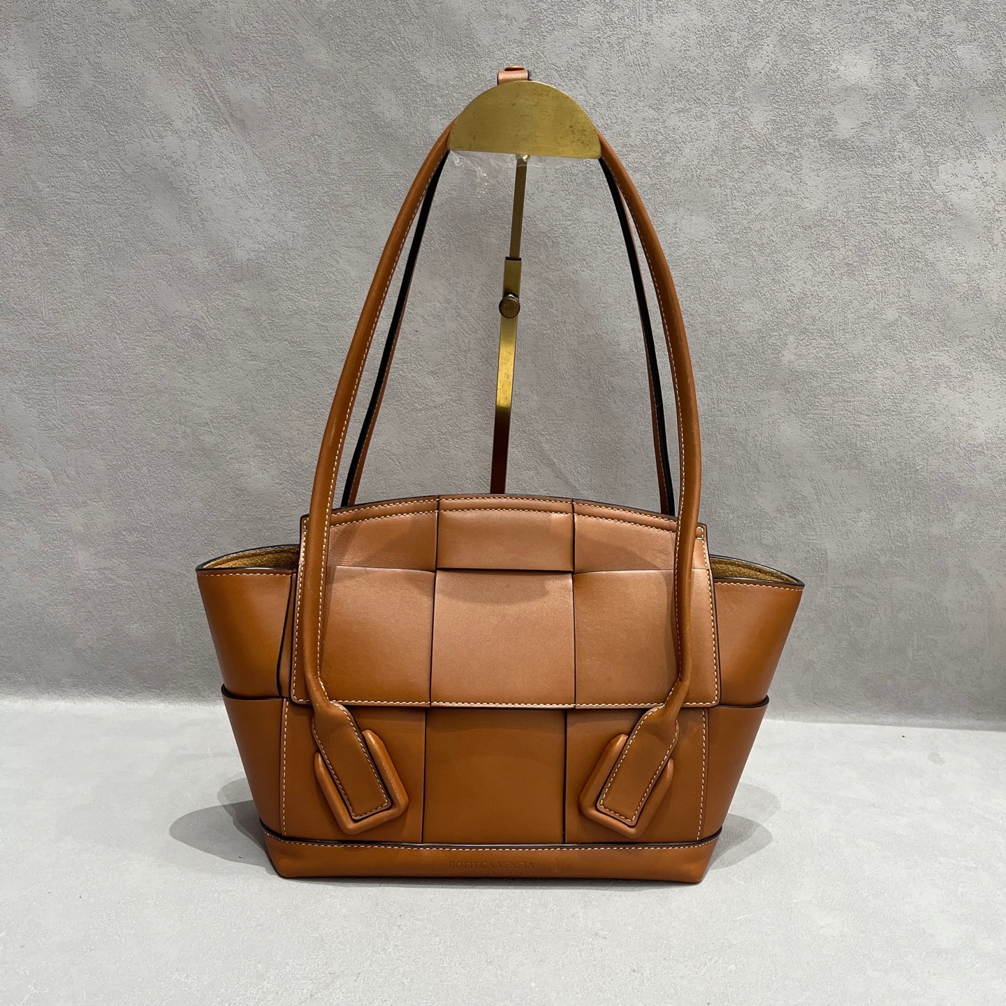 【預訂貨品】BV焦糖色編織牛皮tote