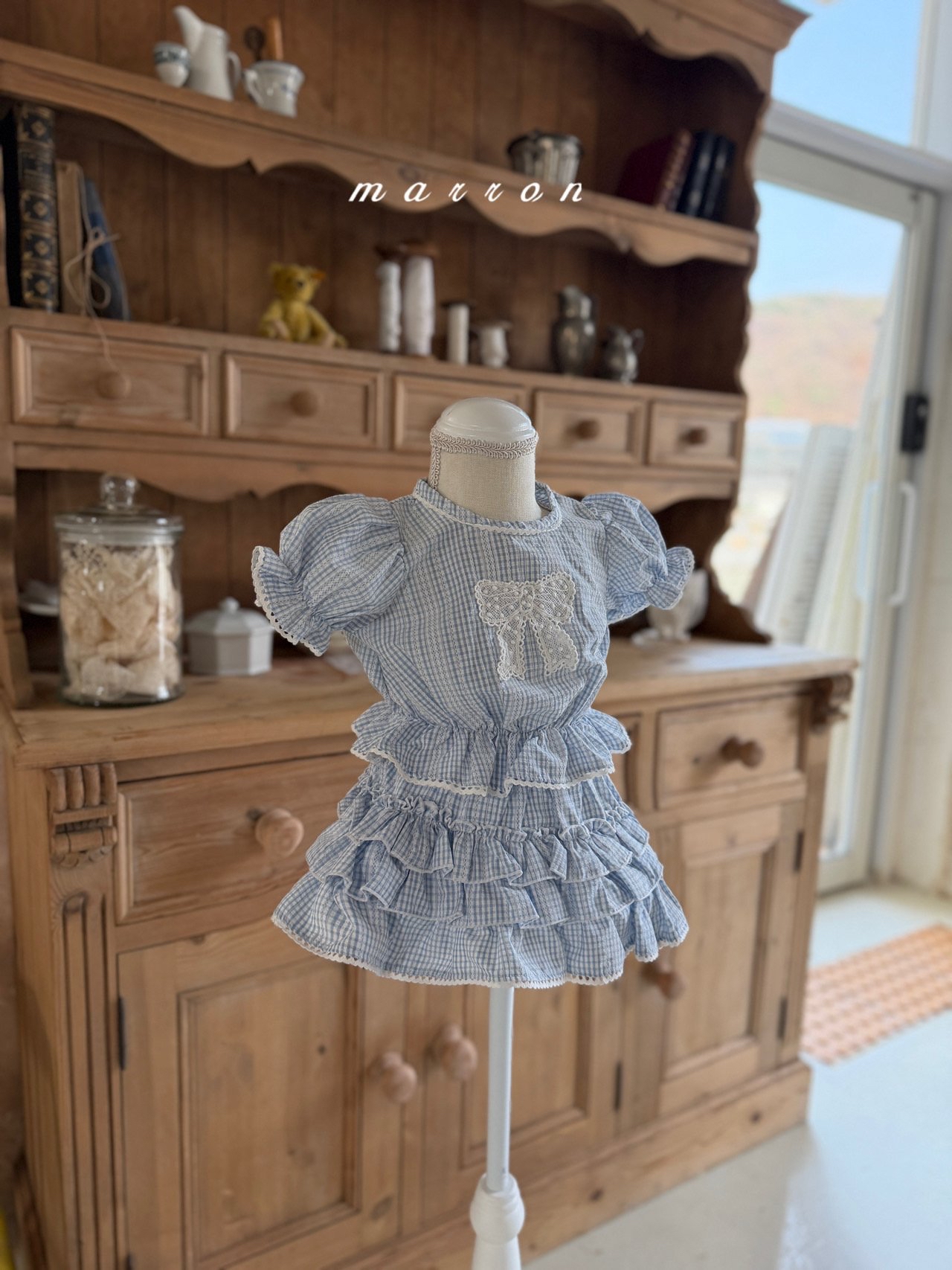 ☀️預訂 韓國直送☀️🇰🇷Marron兩色蕾絲絲帶貼花花邊格紋泡泡袖上衣