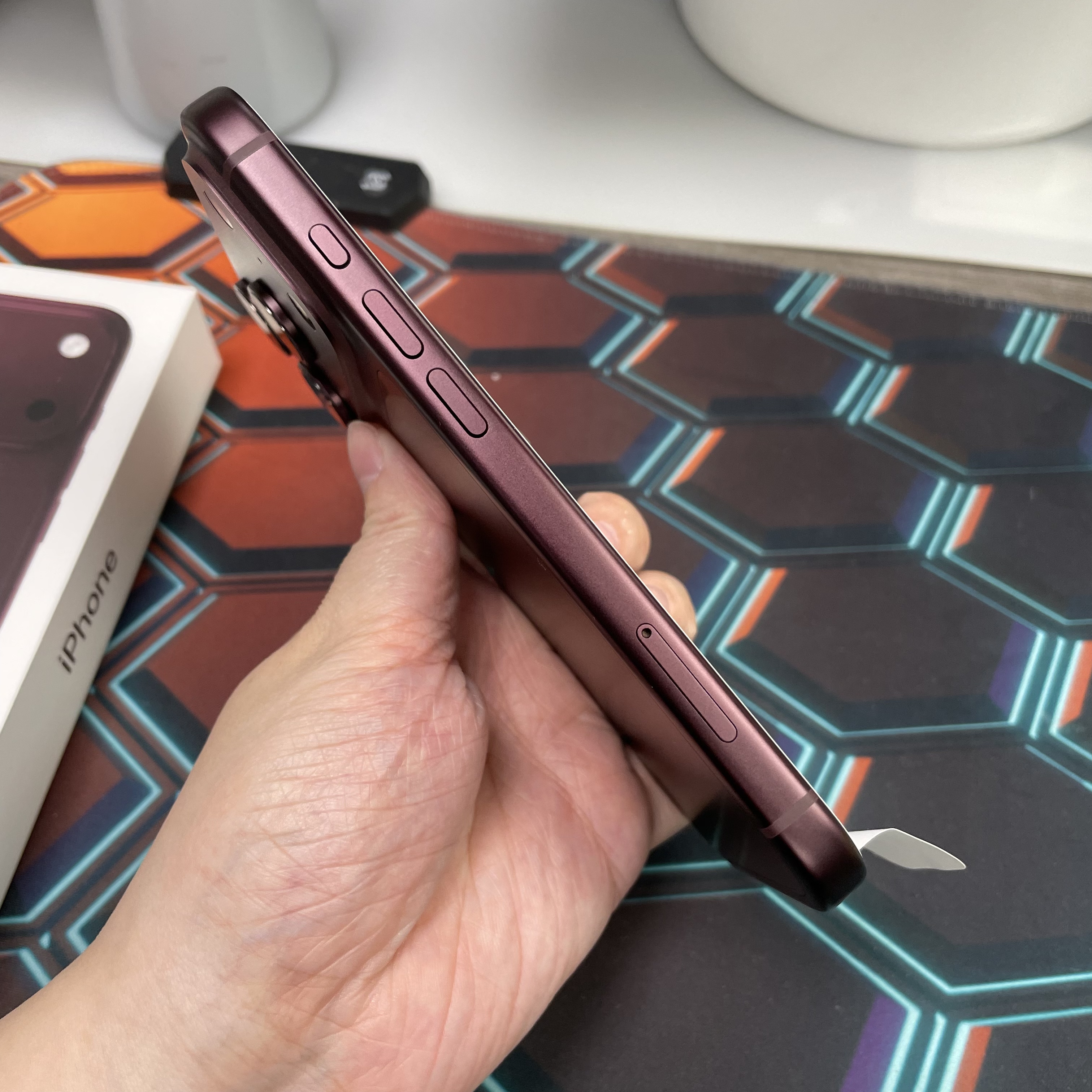 *8311 18 pro 全新機 256GB 電100 酒紅色 red
