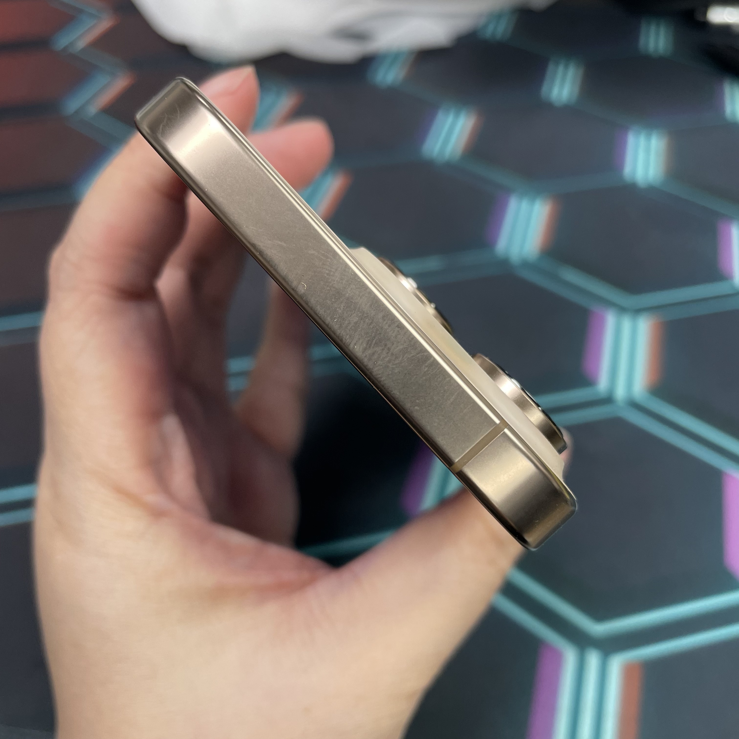 *8332 16 Pro 完美機 1TB 電87 沙色 gold