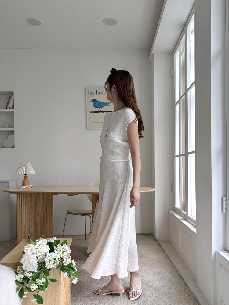 Elea Ribbed Flowy Dress (Ivory)