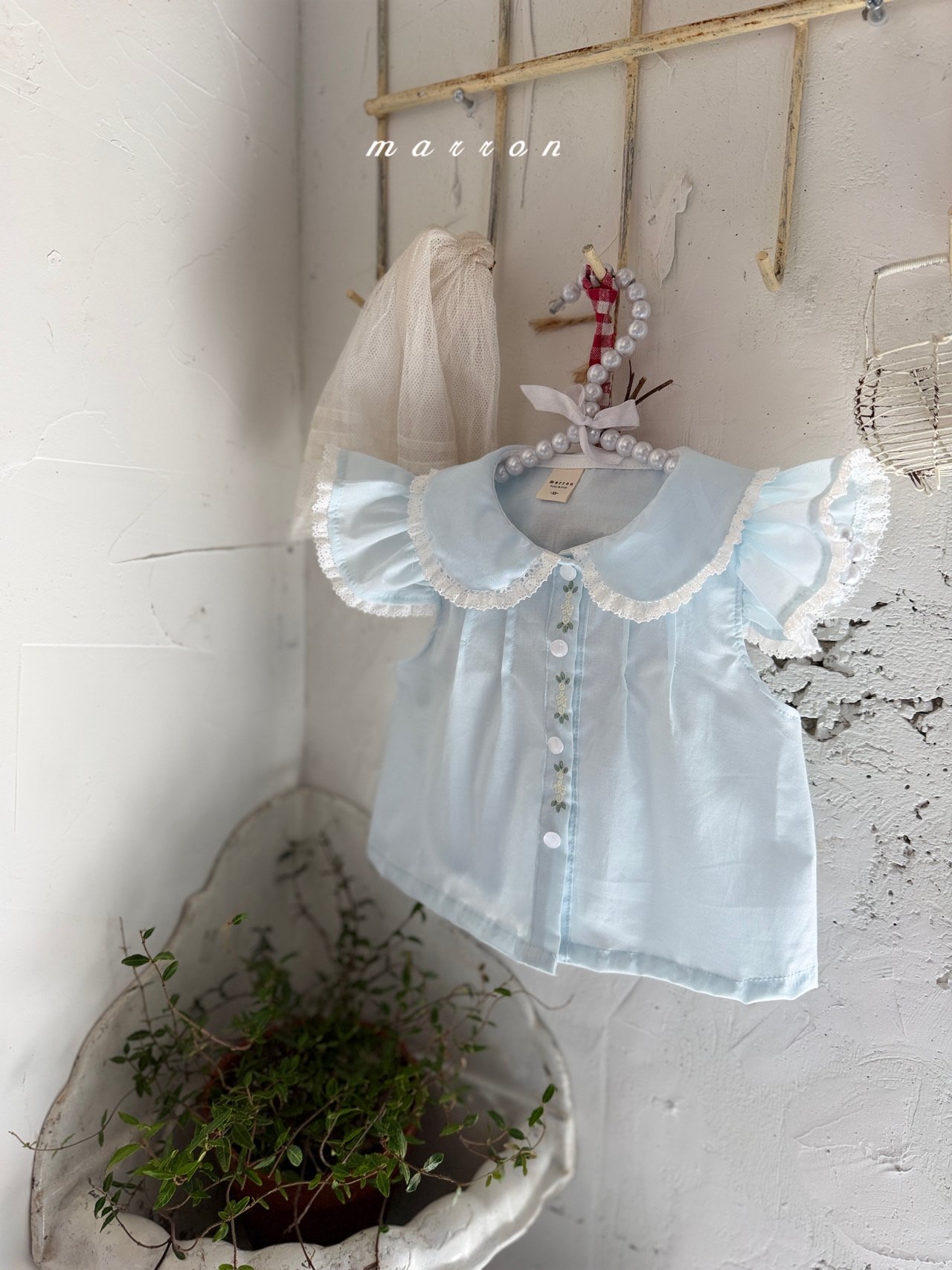 ☀️預訂 韓國直送☀️🇰🇷Marron兩色花卉刺繡蕾絲花邊短袖上衣