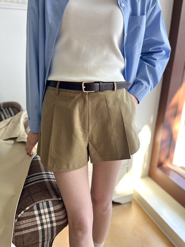 Classic Belt-Loop Shorts (Khaki)