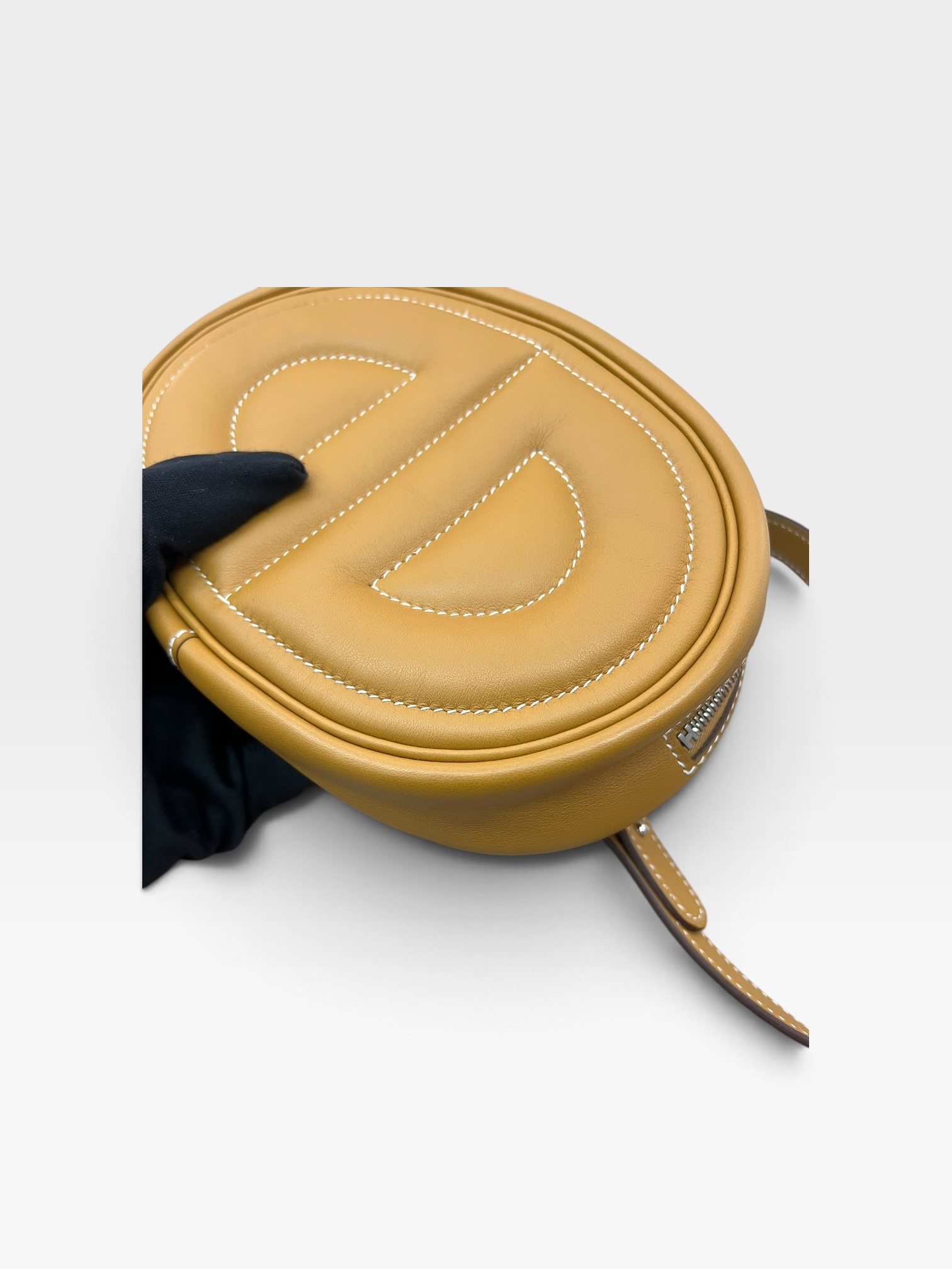 Pre-Owned Hermès In-the-Loop Belt Bag/ Stamp Y/ 102903
