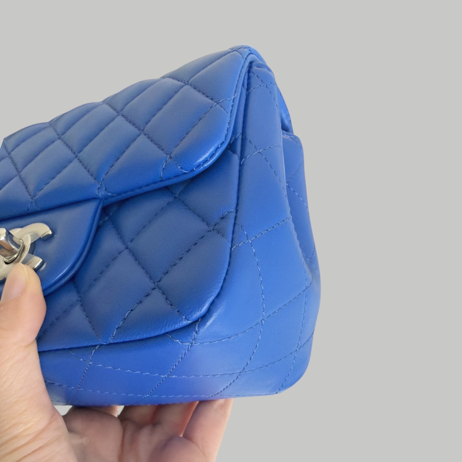 Chanel Lambskin square  藍色