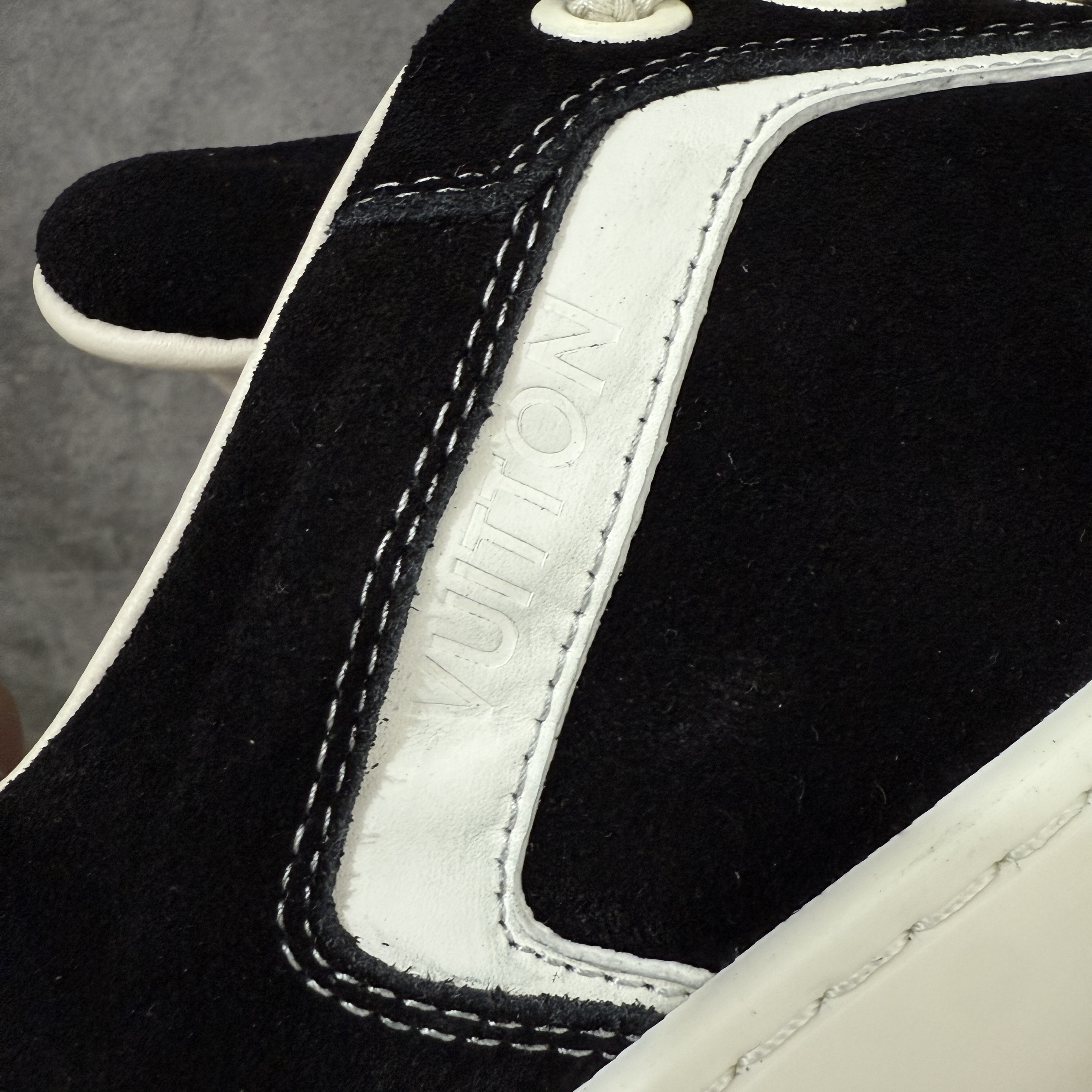 Louis Vuitton LV Tilted