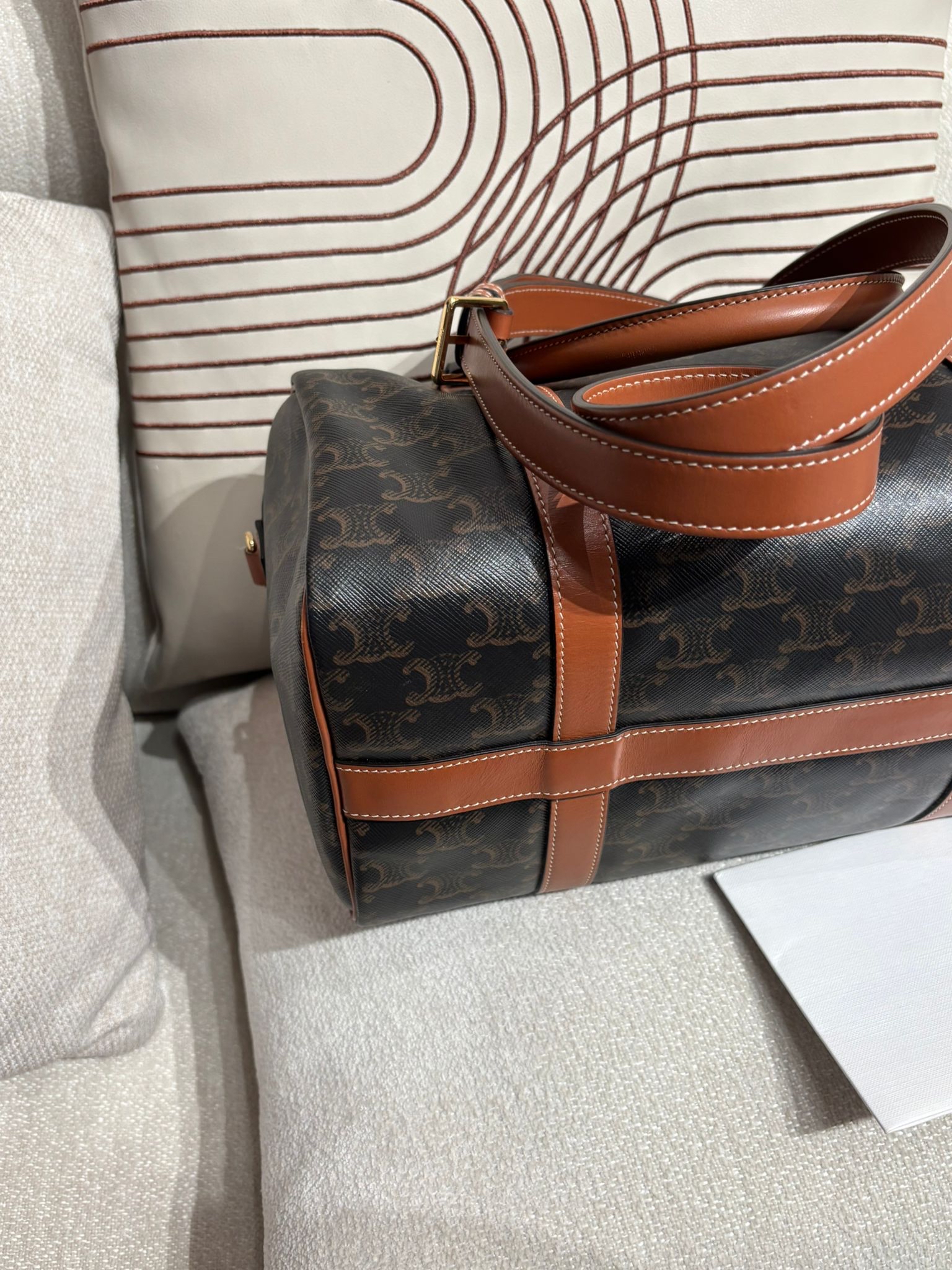 Celine Medium Boston Bag 100%Authentic, 98%New ✅收據✅Key Lock✅Dust bag