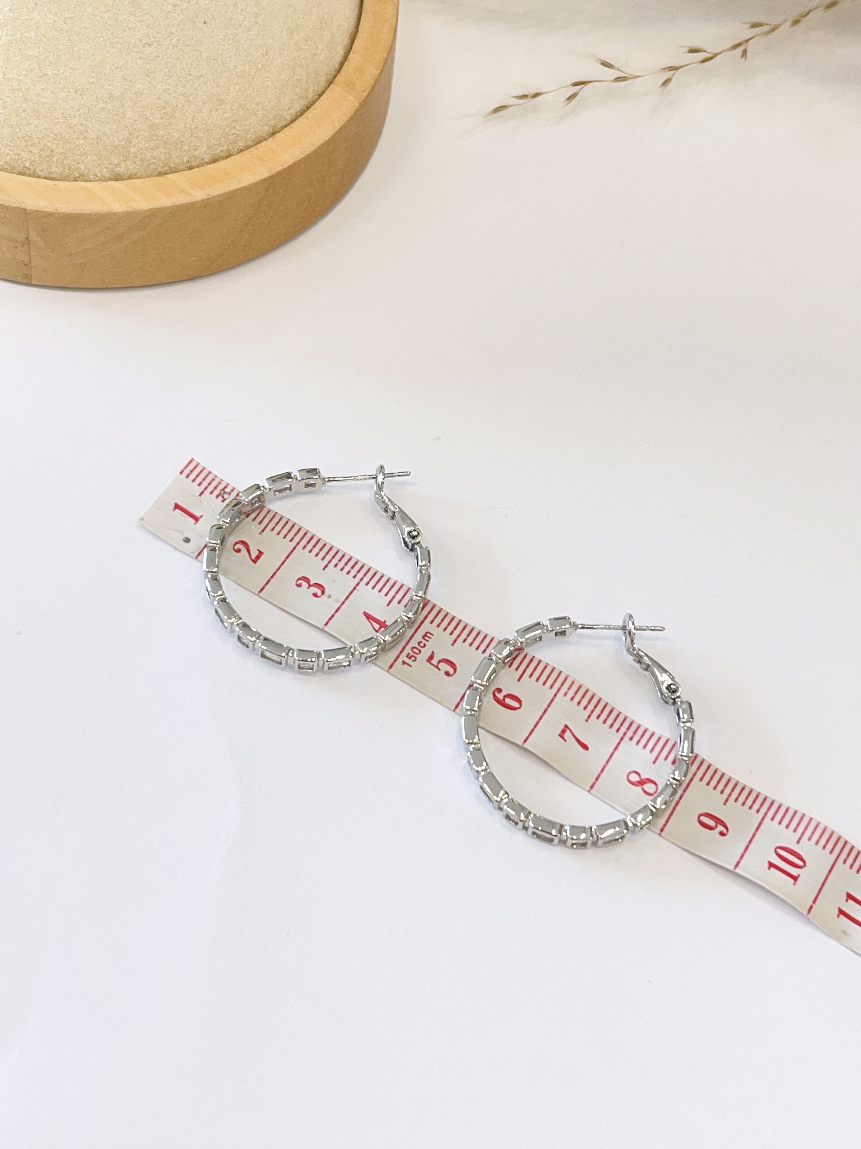 精致长形钻石耳圈耳环