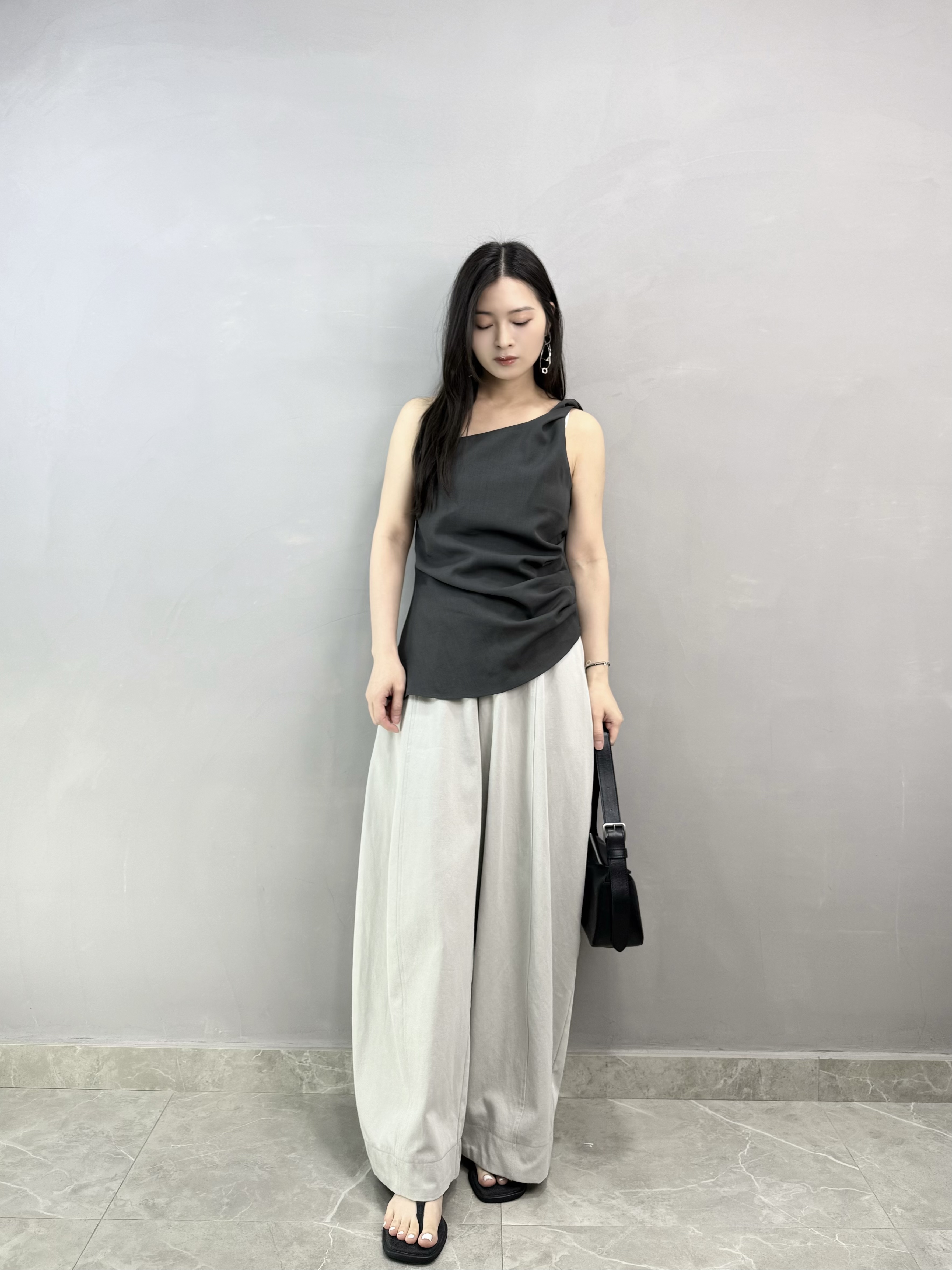 M78 扭膊斜領背心