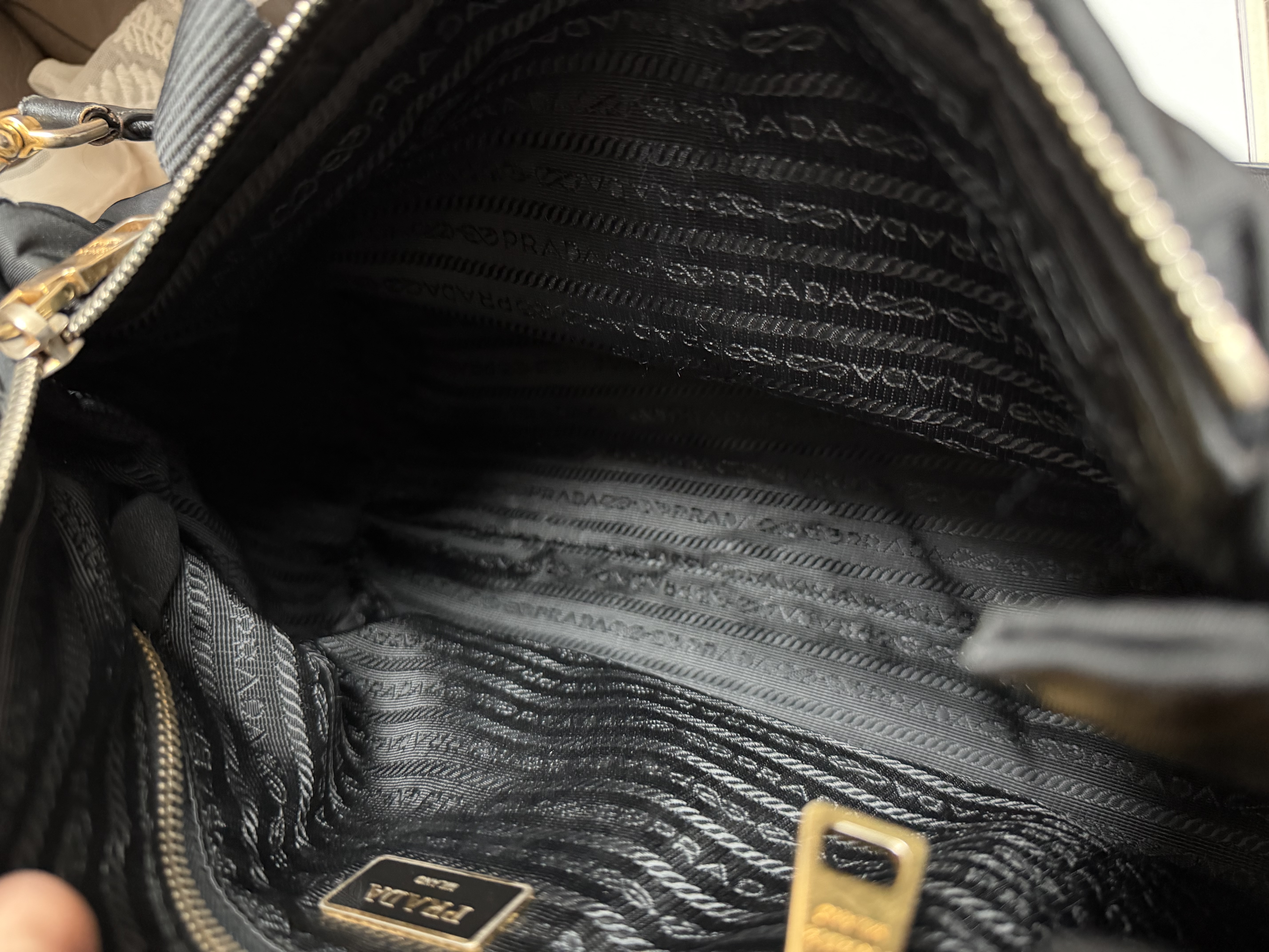 prada黑色 black re nylon bag with original strap