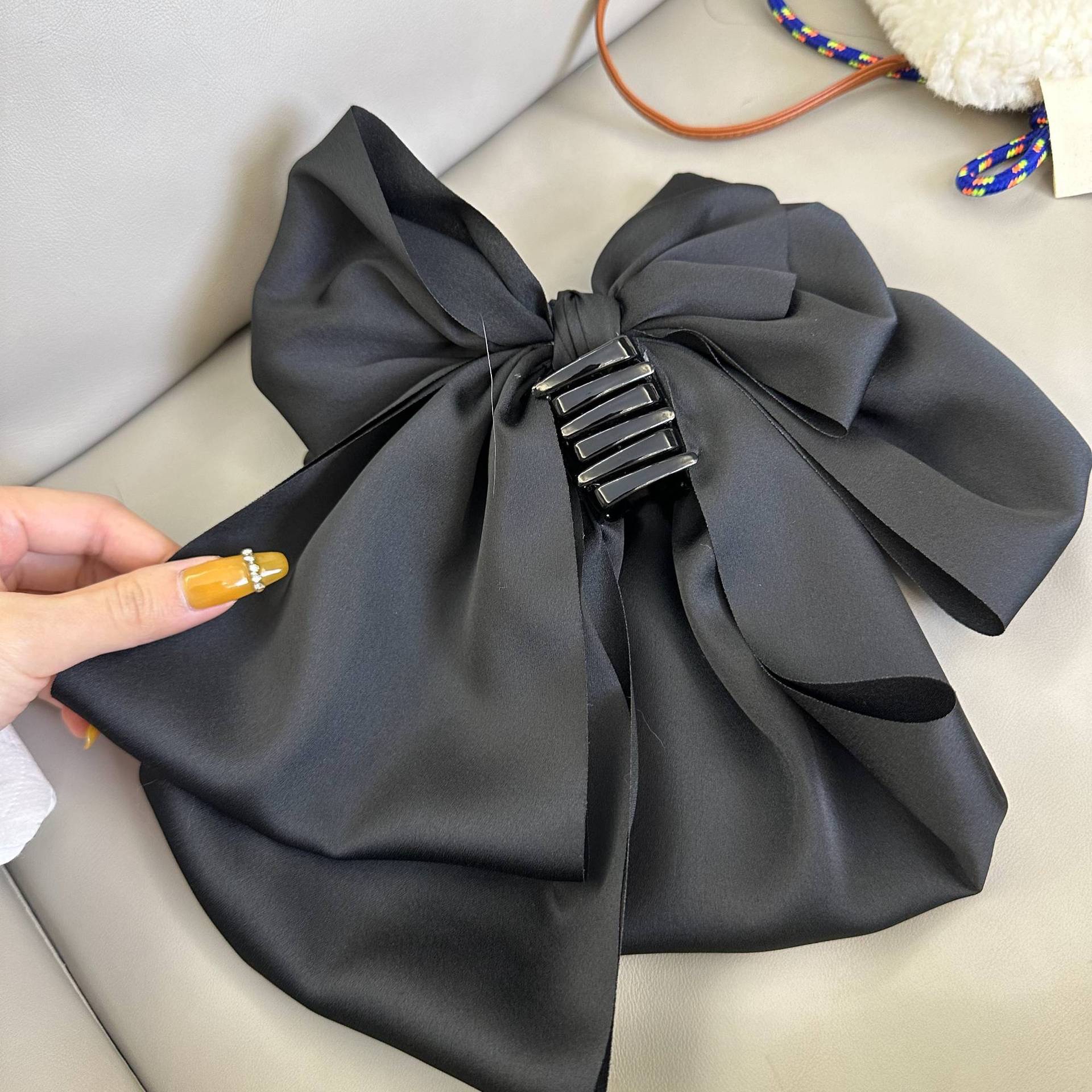 黑色缎面蝴蝶结抓夹