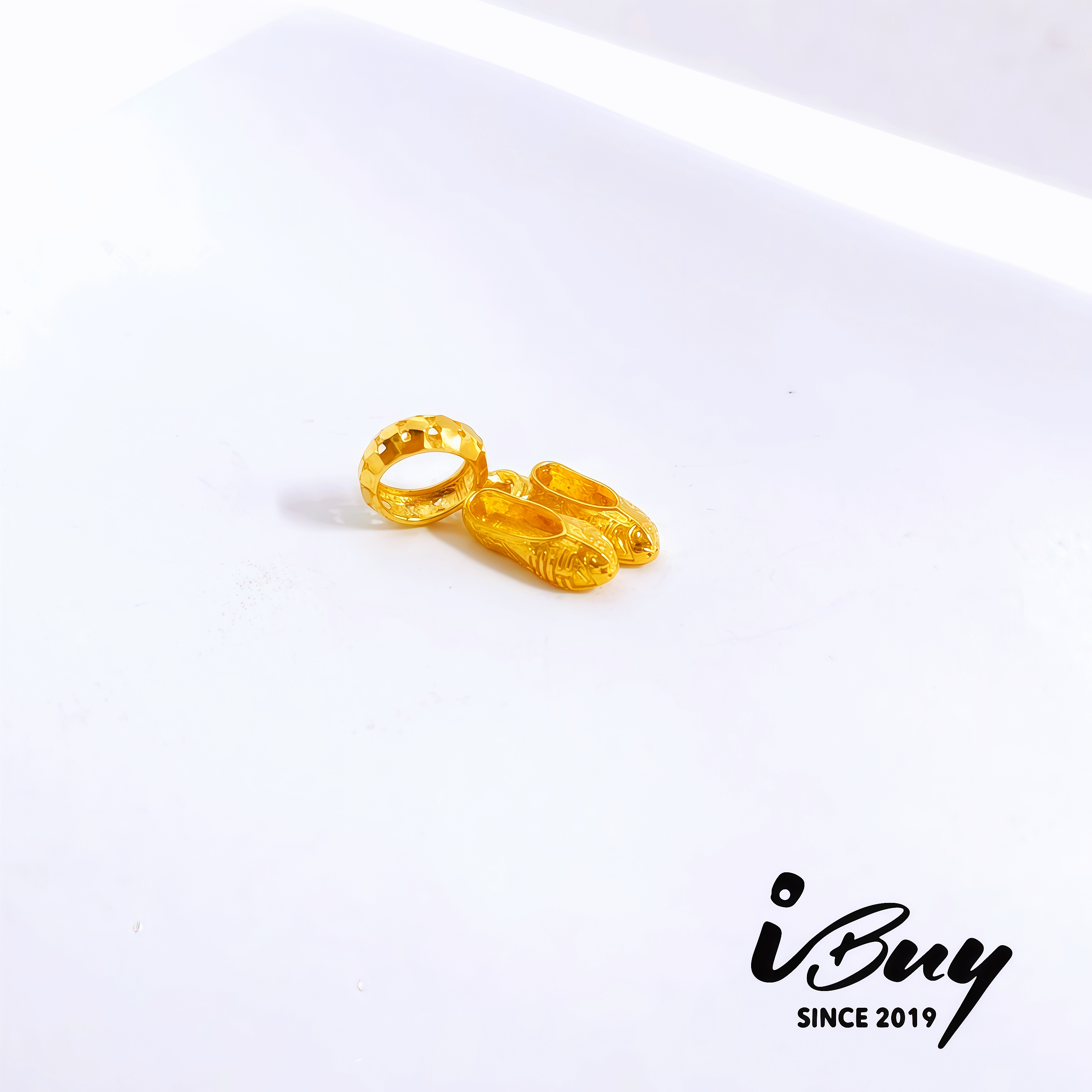 916 GOLD EMBROIDERY SHOES CHARM 916 金 绣花鞋串咀