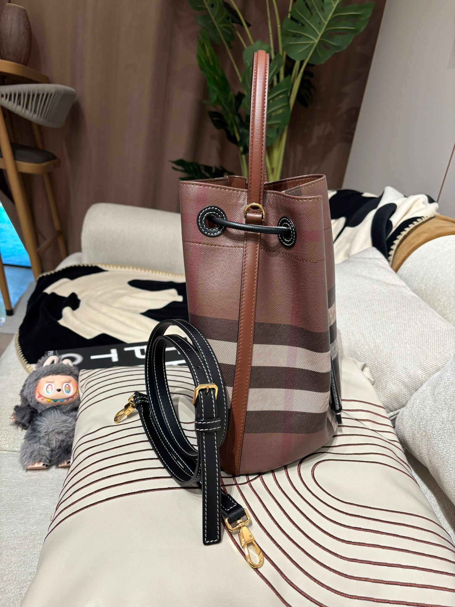 Burberry bucket TB 水桶袋 100%Authentic ,90%new✅塵袋