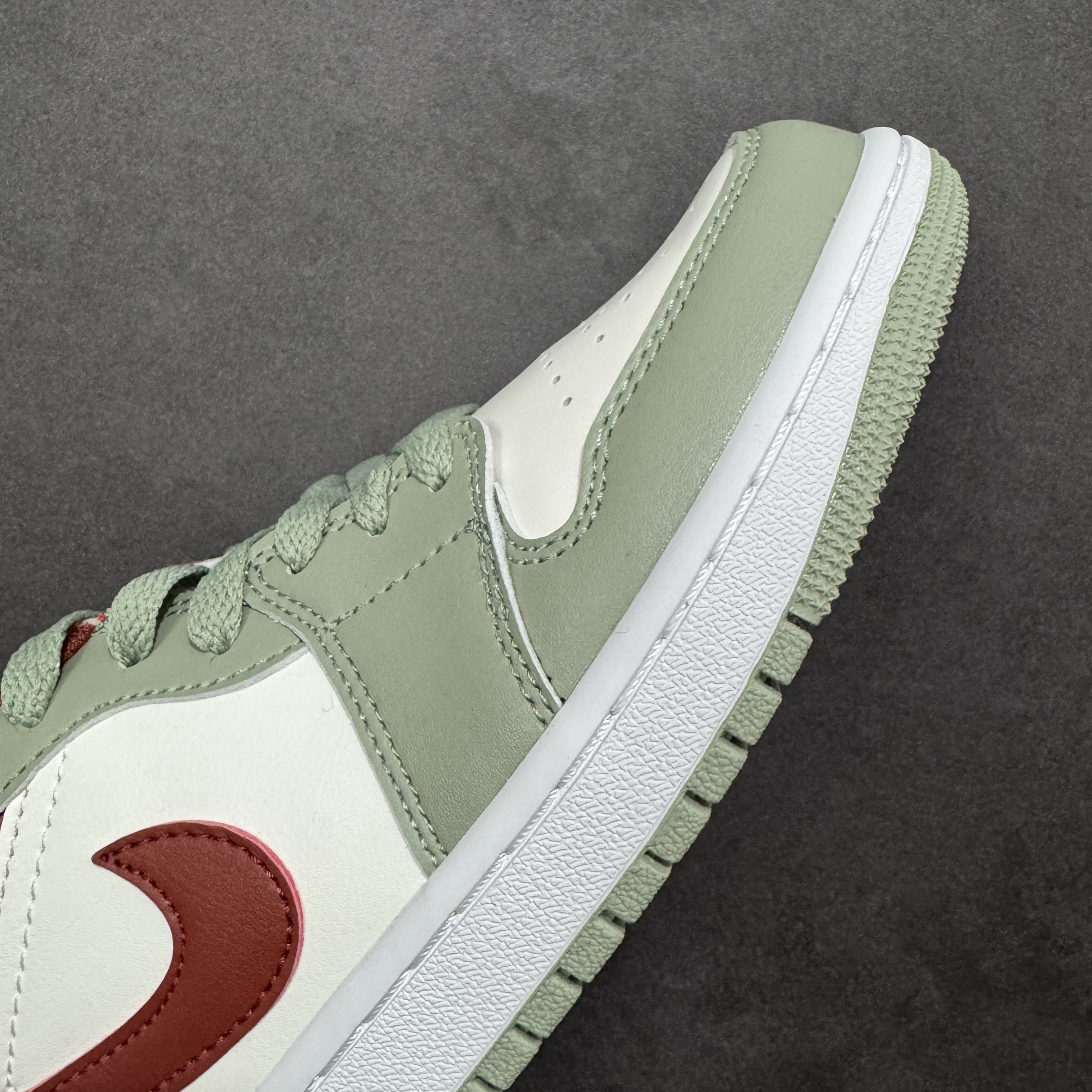 Air Jordan 1 Low 553558-133