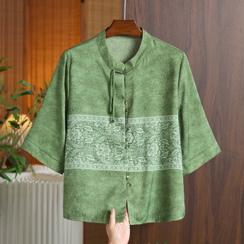 B67(2020) 新中式复古真丝横排刺绣前排珠钮粉绿上衣