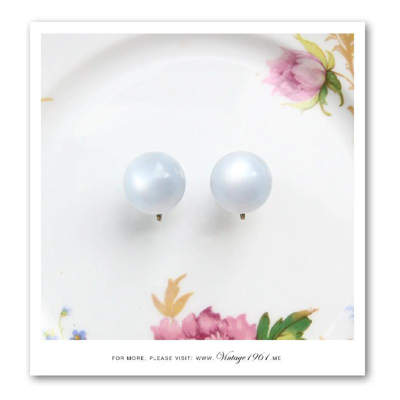 1960s Blue Lucite Screwback Earrings (EA0122)