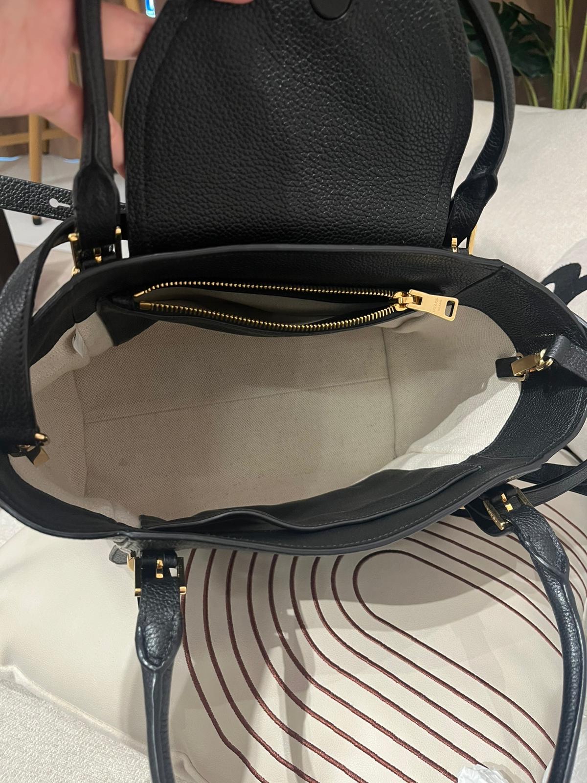 PRADA Calfskin 2 way bag so back 黑色小牛皮兩用袋  100%Authentic, 98%New ✅Dust bag