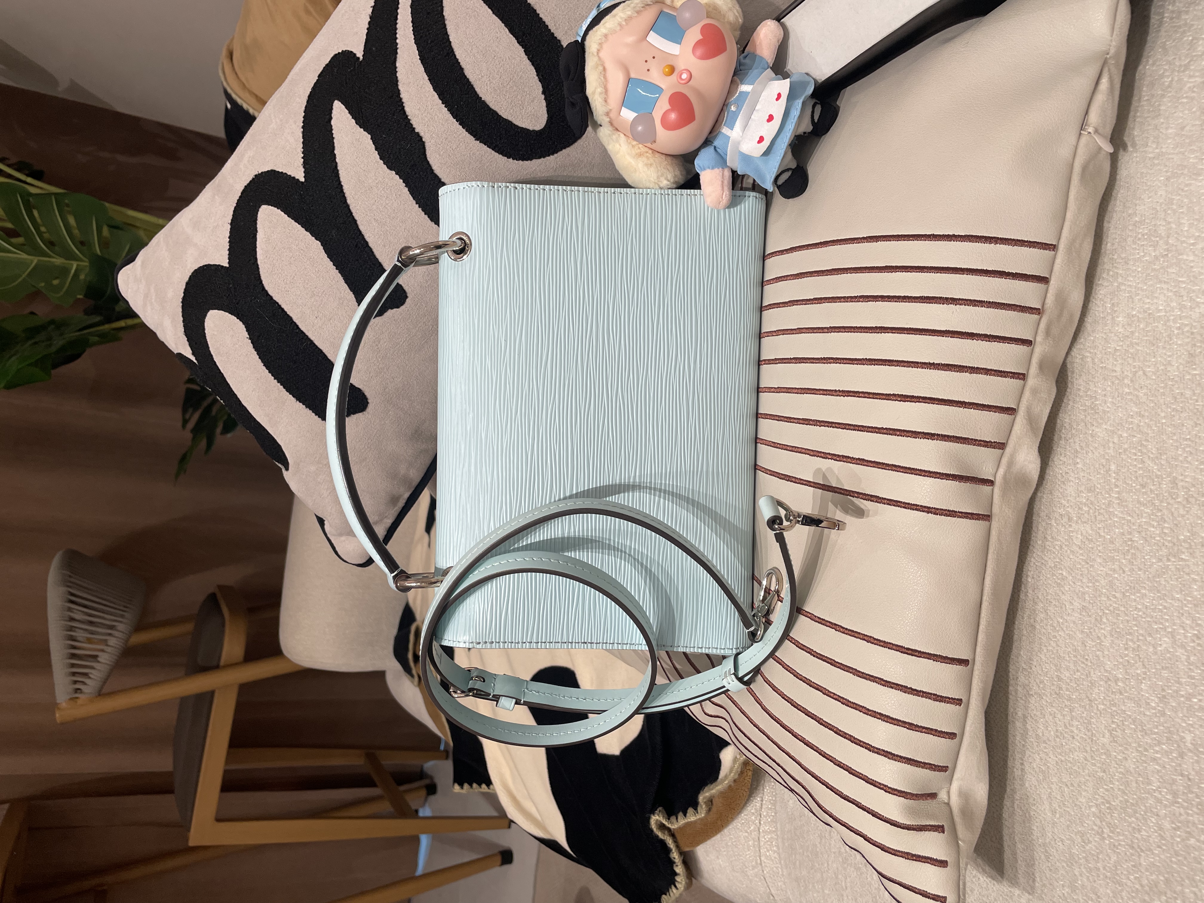 LV GRENELLE M55981 781715 epi 100%Authentic,98%new ✅塵袋 ✅box