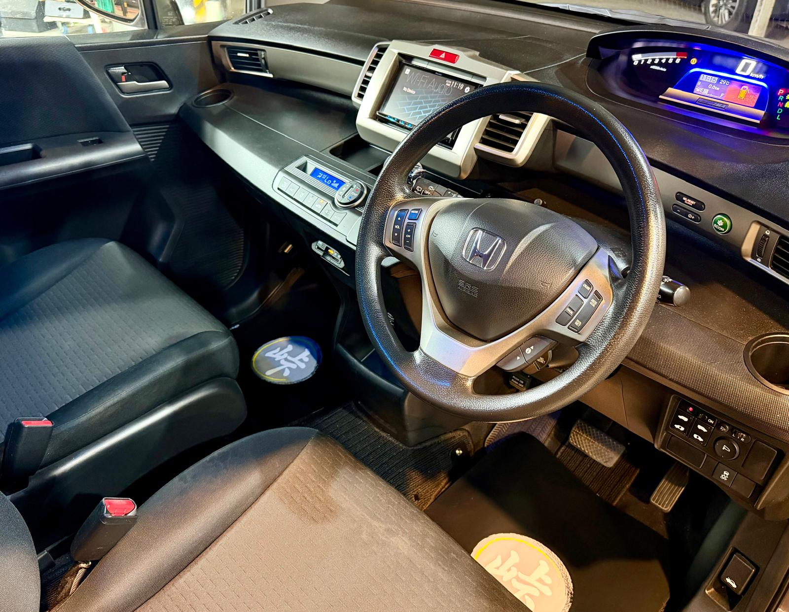 Honda Freed SPIKE Hybrid 2013