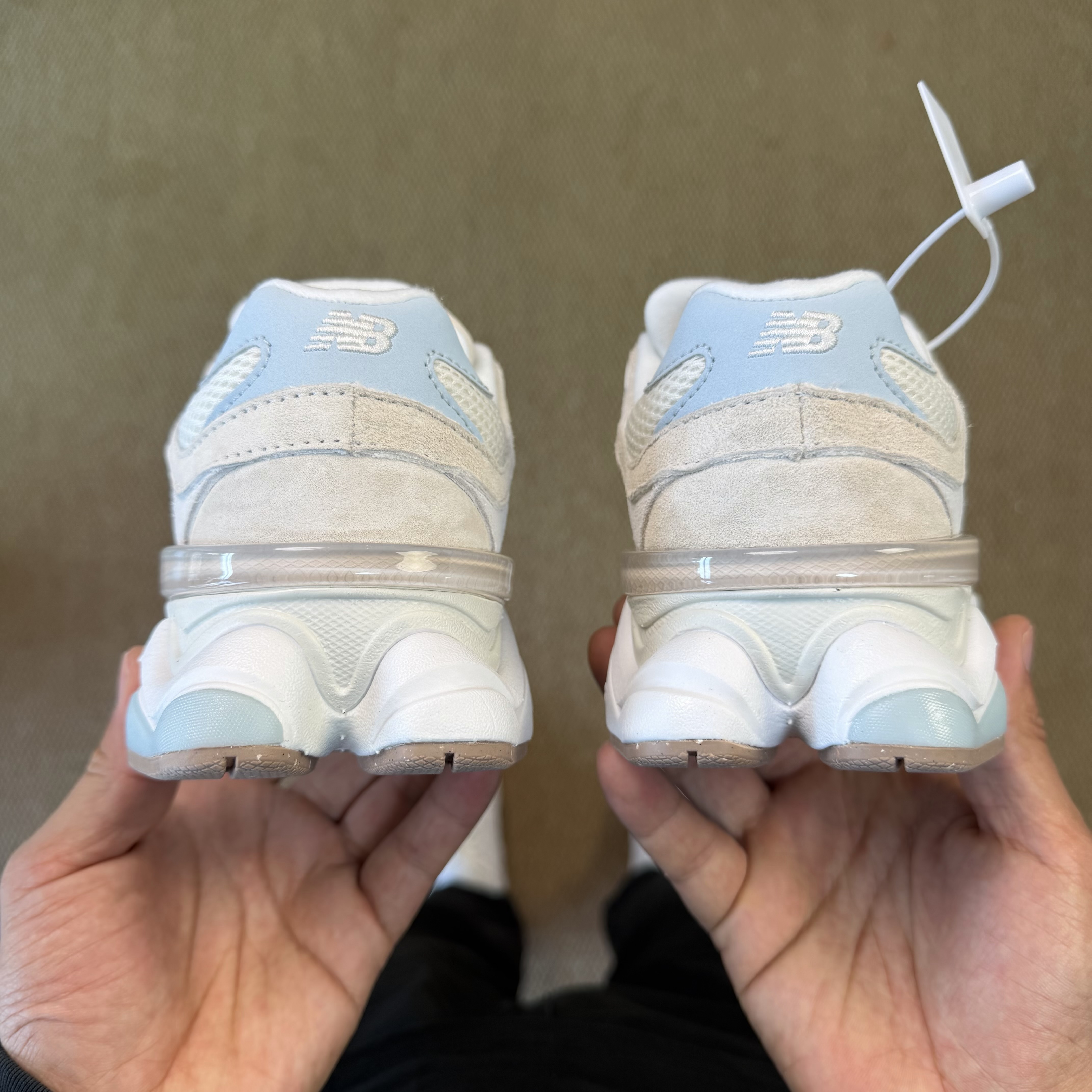 New Balance 9060 U9060AUA