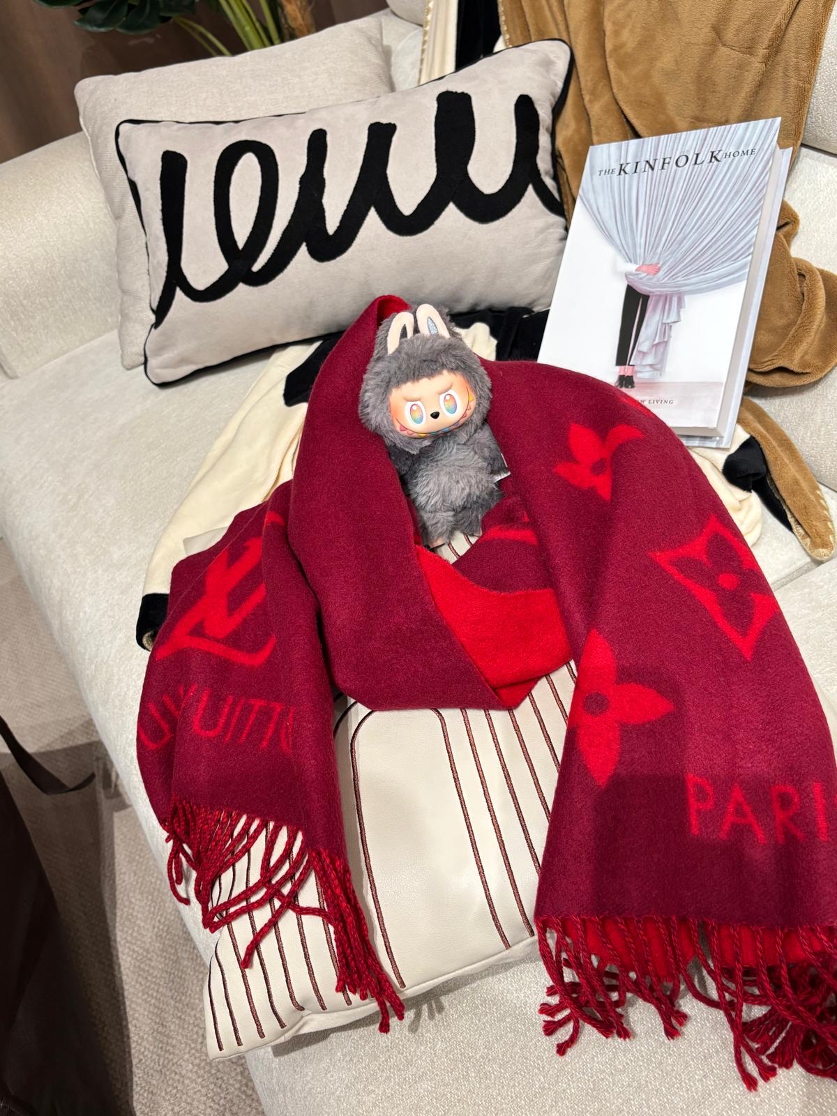 未使用品 Lv Reykjavik Scarf M78125 100% cashmere100%Authentic, Unused ✅Box