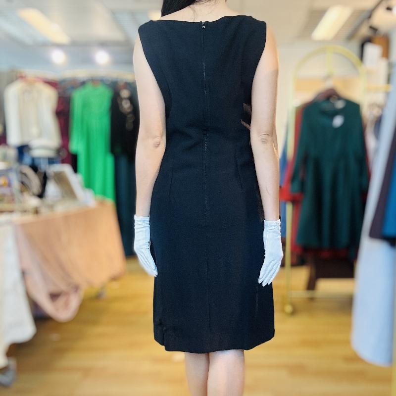 Rare! 1960s Black and Cream White MOD Summer Dress with Bow Accent - Dry Clean only(MT2526)