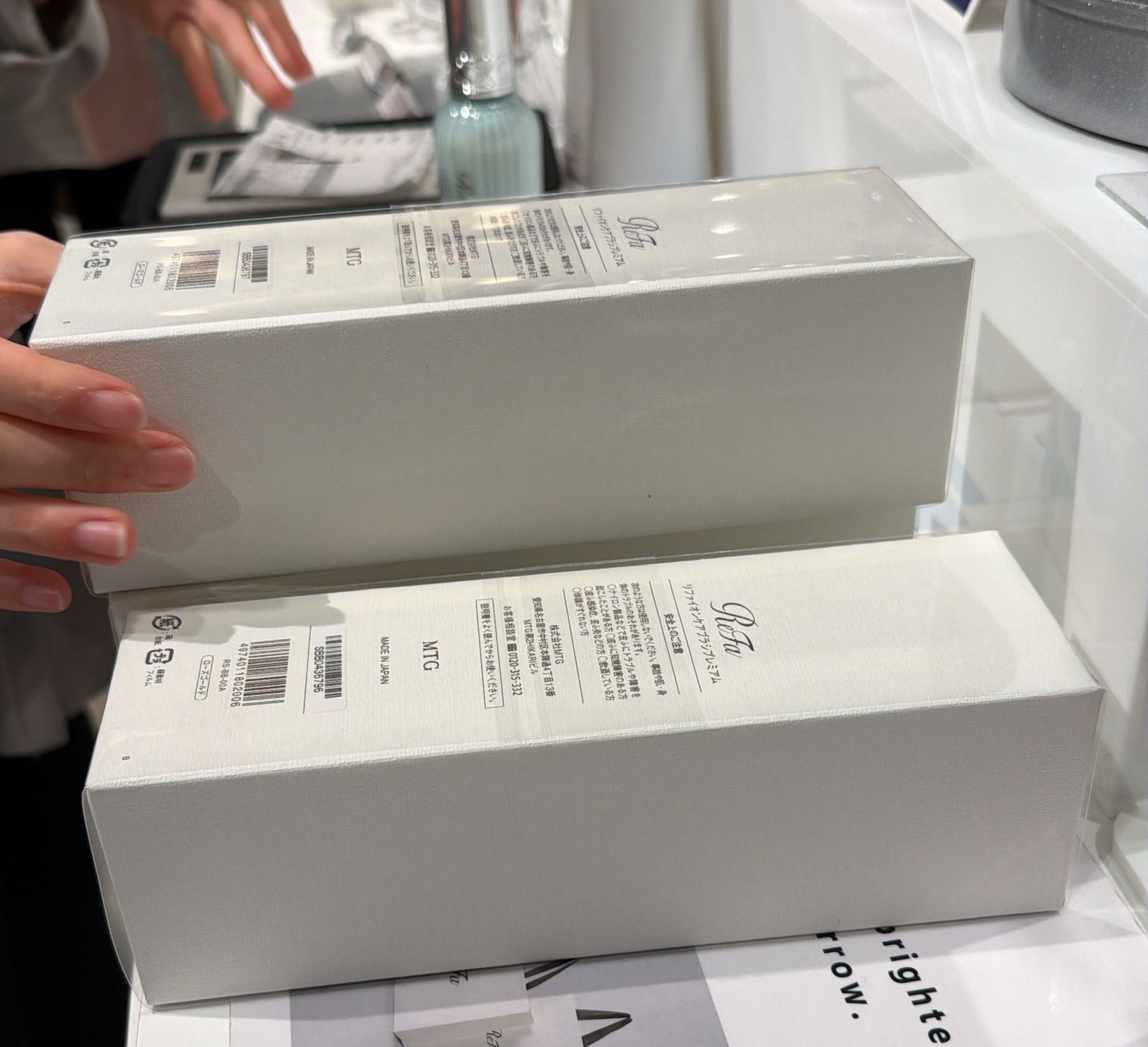 四月連線貨品 - 日本REFA  Ion Care Brush Premium 負離子乾濕兩用梳(連收納底座)