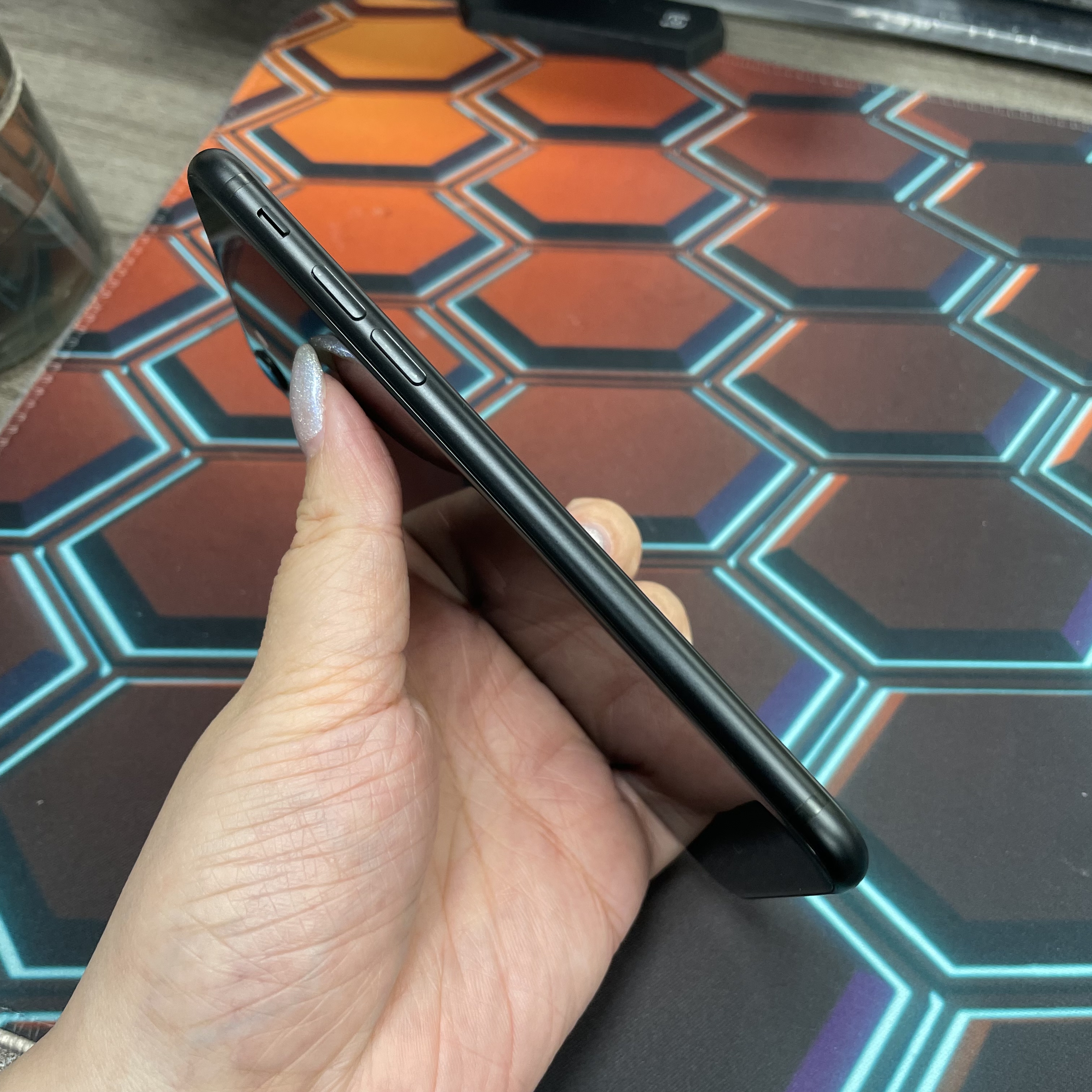 *7004 SE 2 完美機 128GB 電70 黑色 black