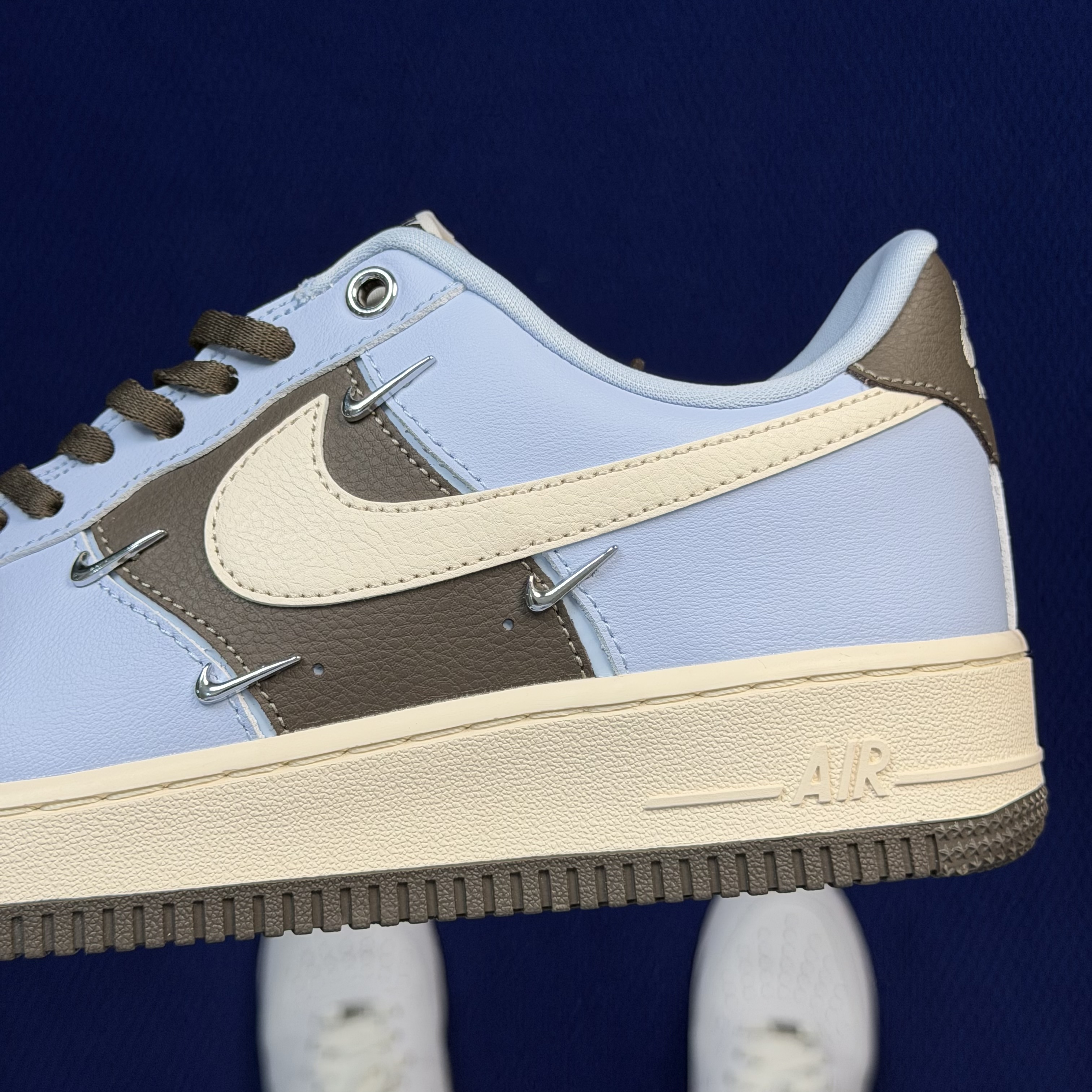 Nike Air Force 1 '07 LX IV4089-011 