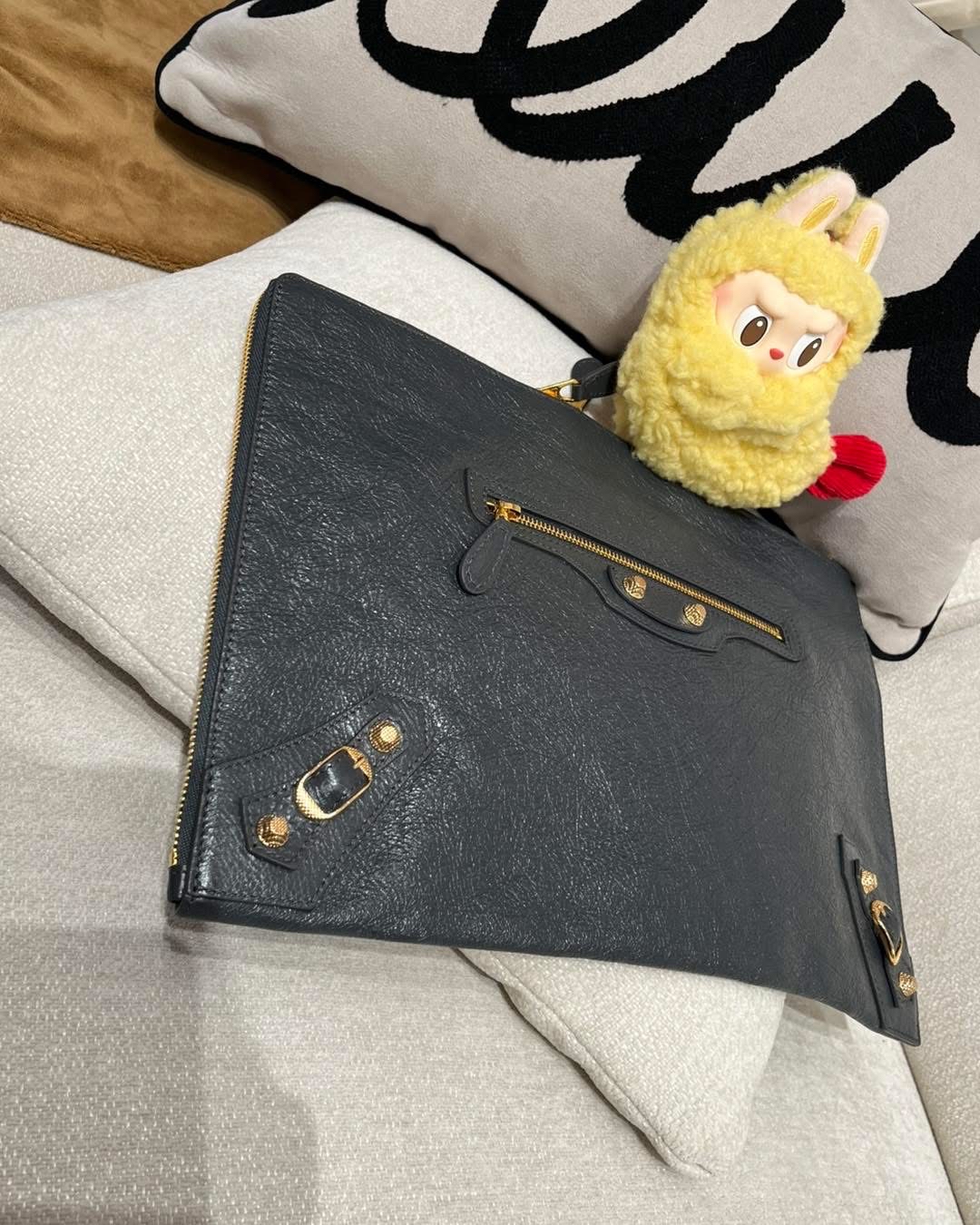 Balenciaga clutch bag  100%Authentic, 99%new