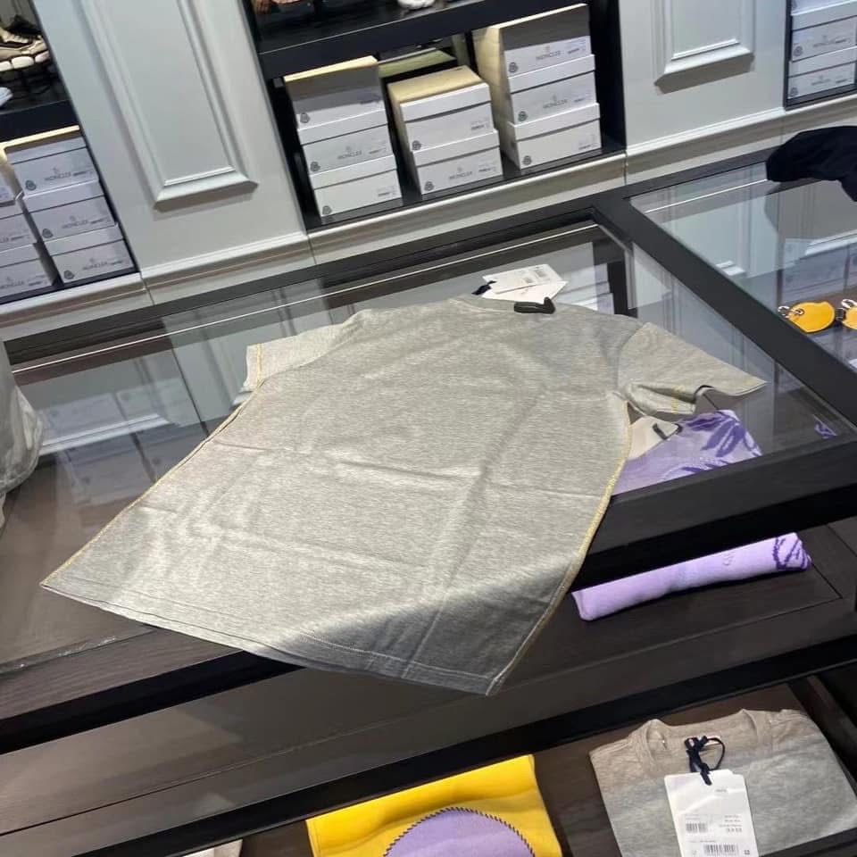Moncler 極罕金色logo tee