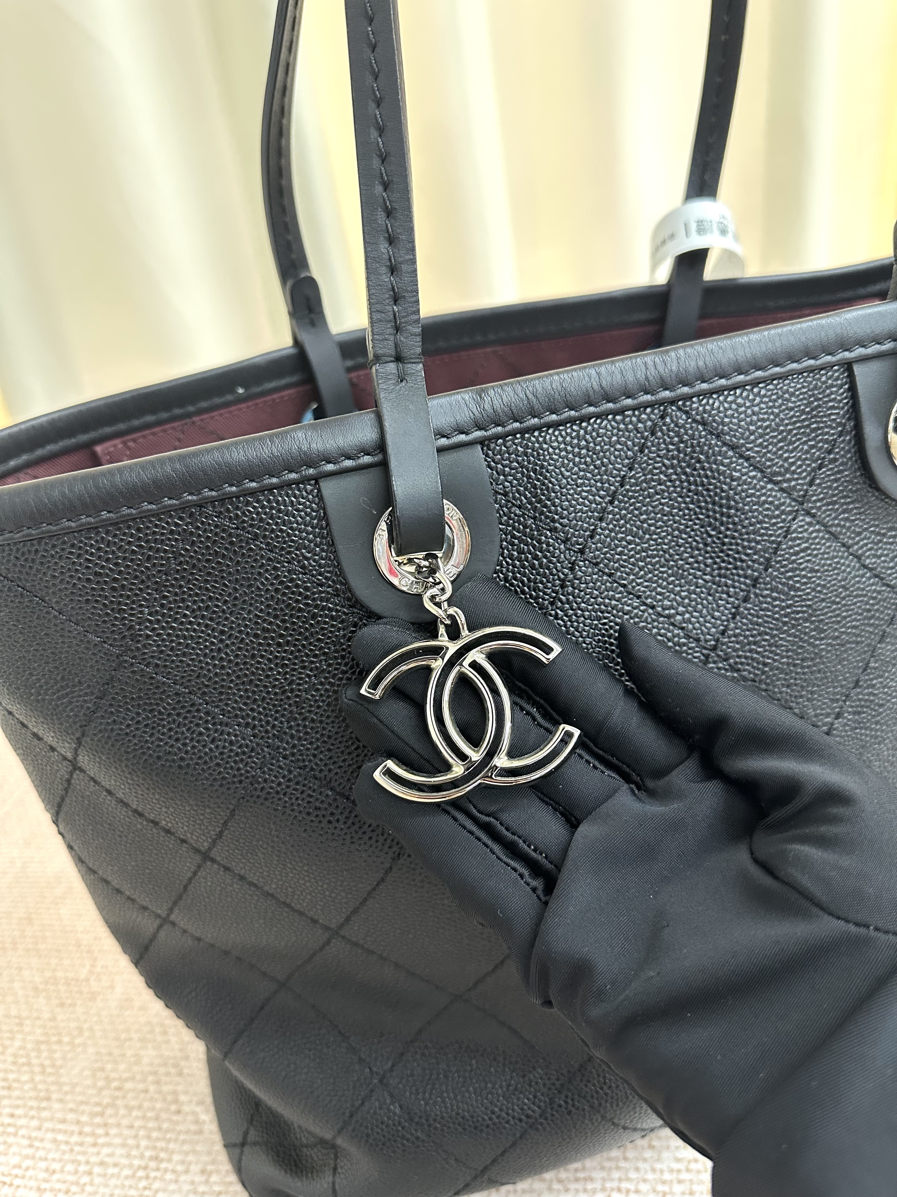 Pre-owned Chanel Caviar Quilted Fever Tote/ Product Code: 26040213
