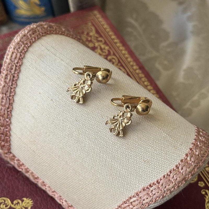 Vintage c.a. 1980s Dancing Couple Clip Earrings(MT2550)