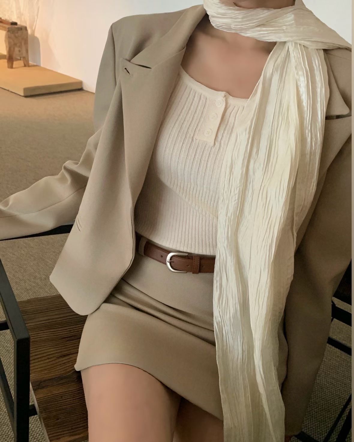 Natural wrinkled scarf 