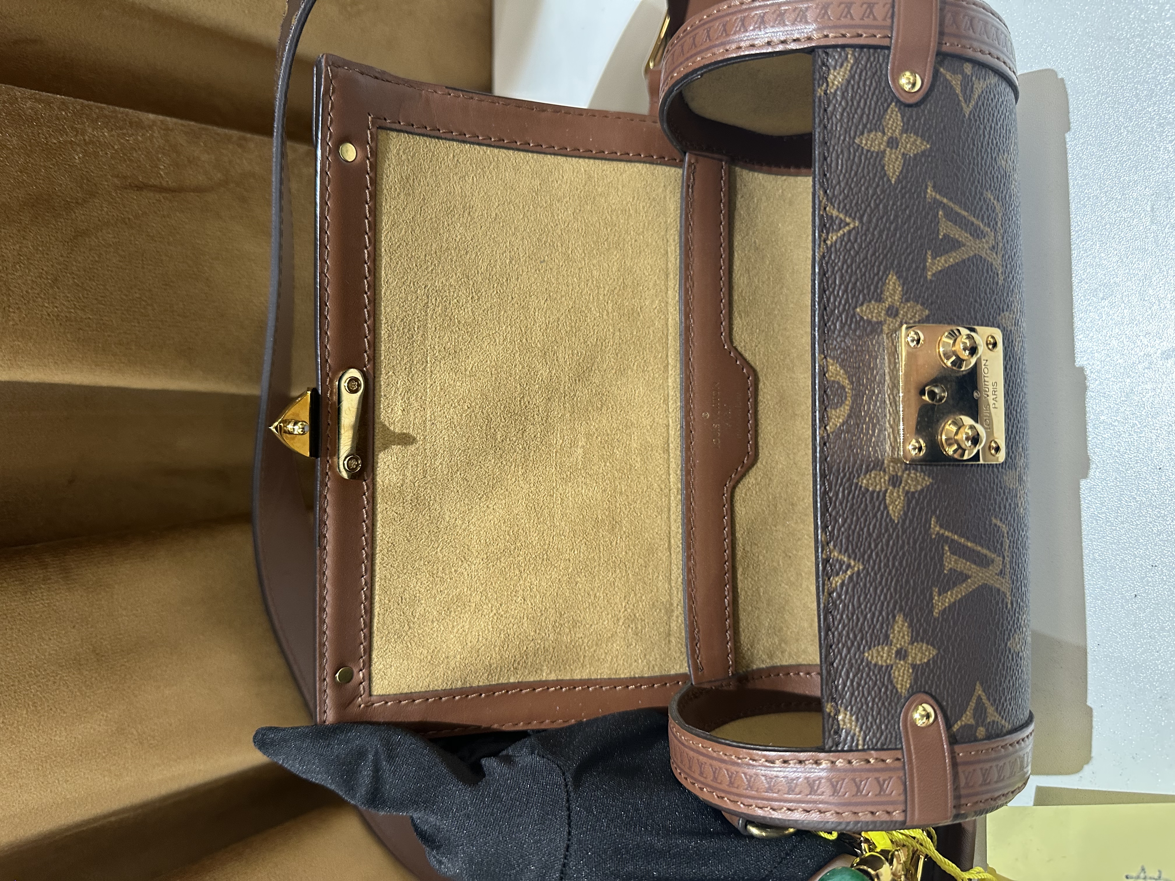 直播貨品 |  [1個-$100 2個-$300］H17 