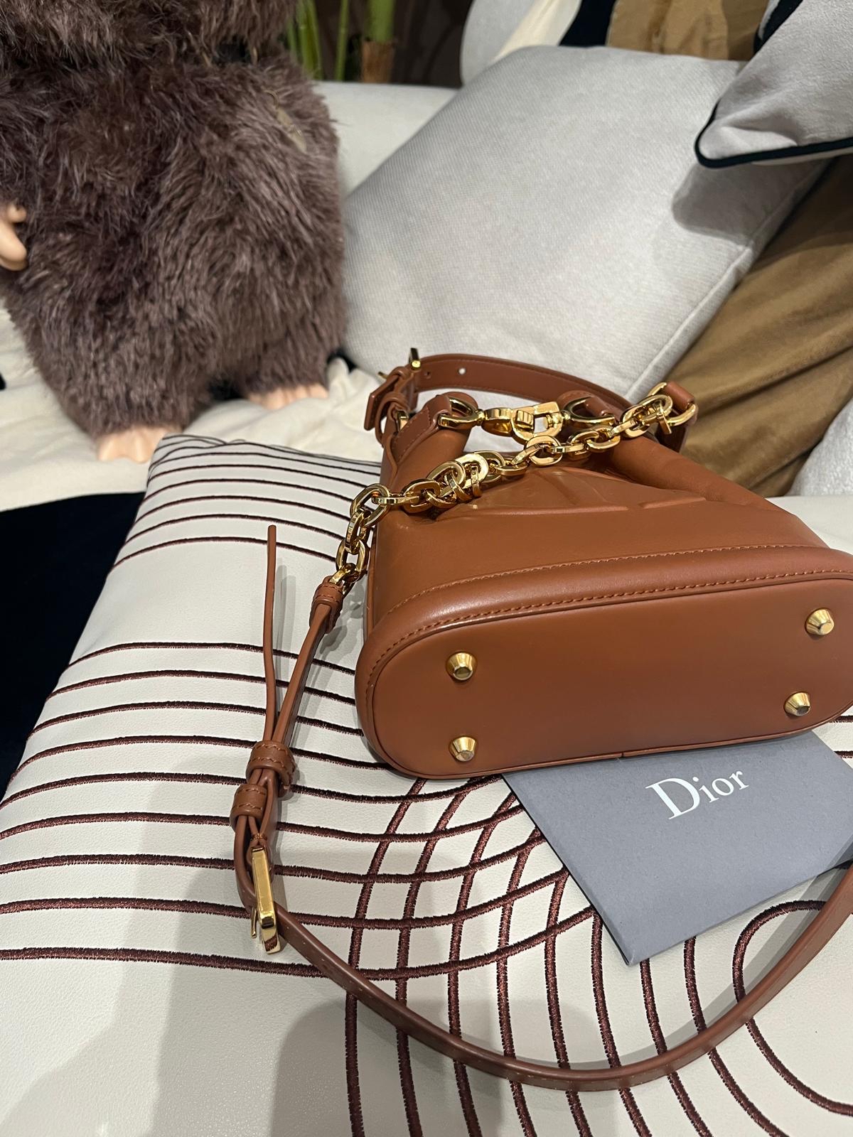 DIOR C'EST small CHRISTIAN DIOR CALFSKIN ,100%Authentic,95%new ✅證書✅dust bag 