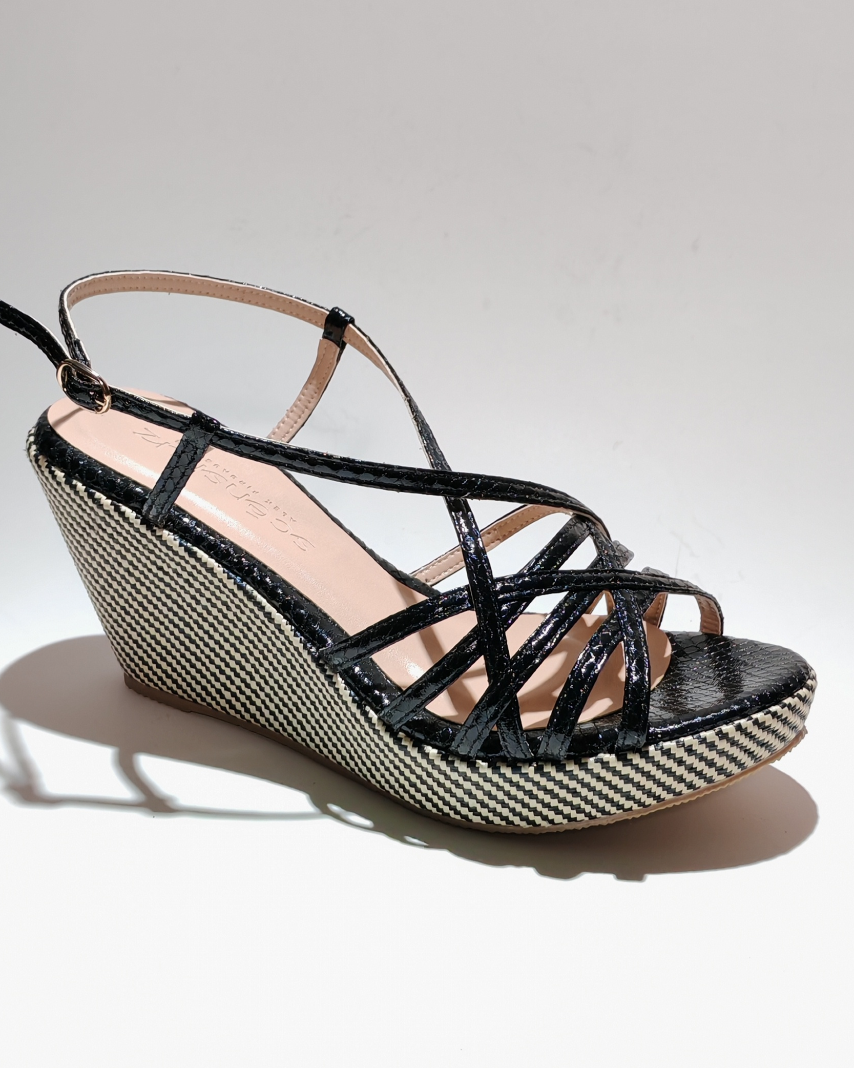 LOLA WEDGE BLACK