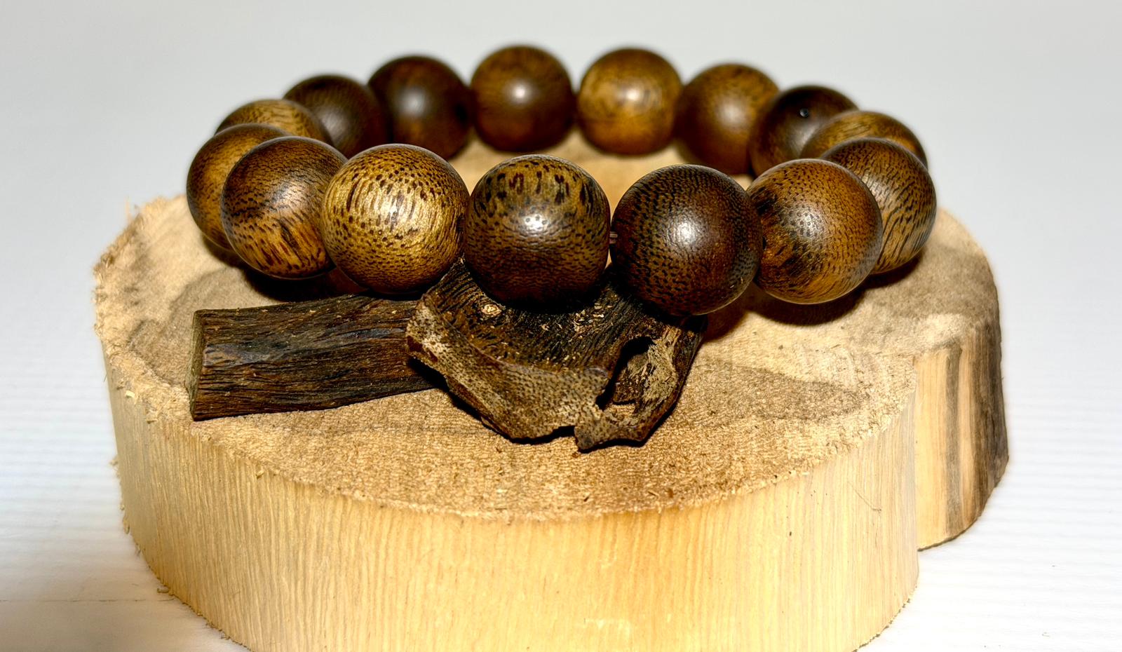 沉香手串15mm 重22克 8星級之選 (限香港地區發售及實體店交收)