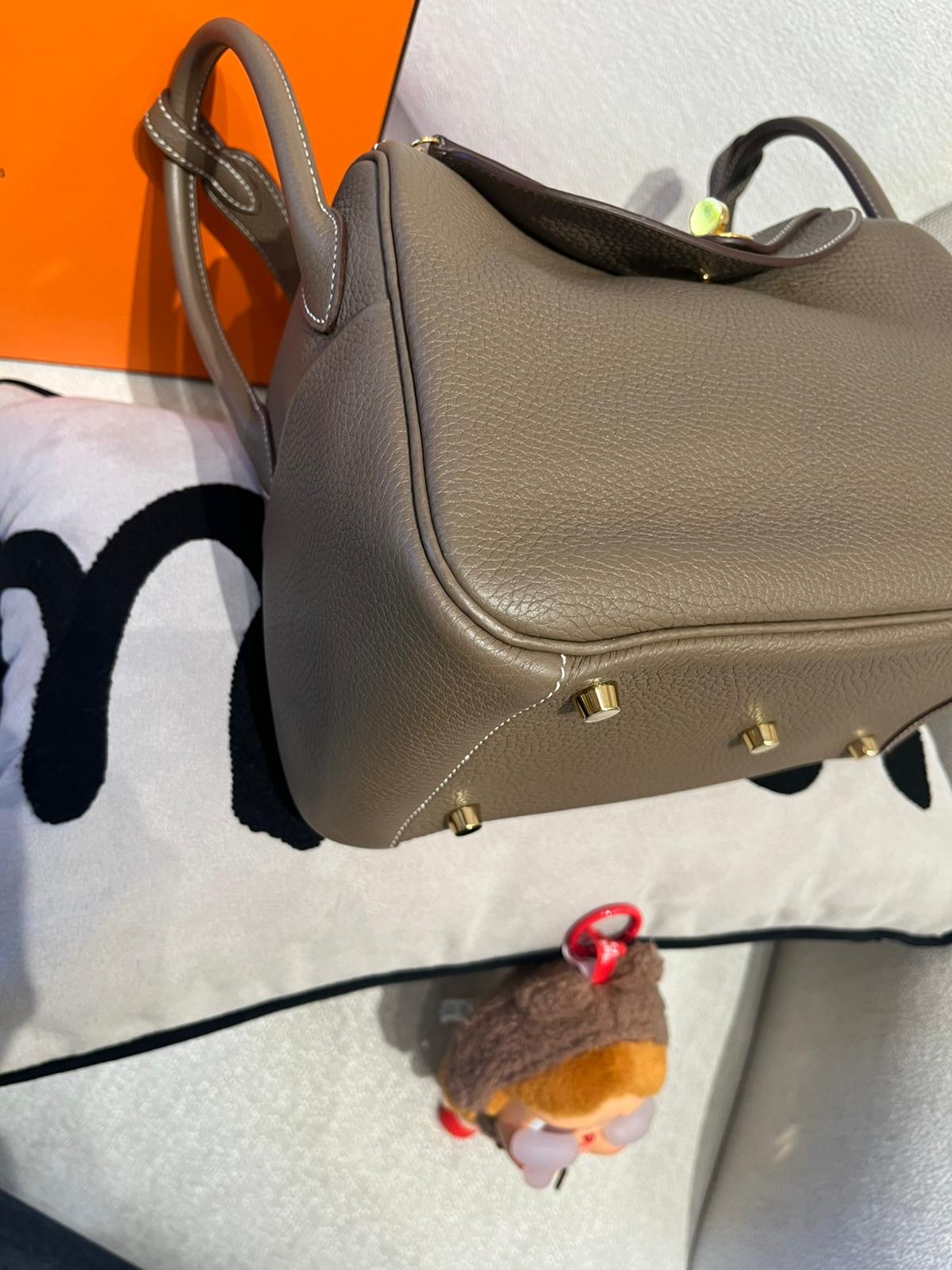 Hermes Lindy 26 Stamp Z 大象灰金扣 100%Authentic, 98%New ✅Dust bag✅Box