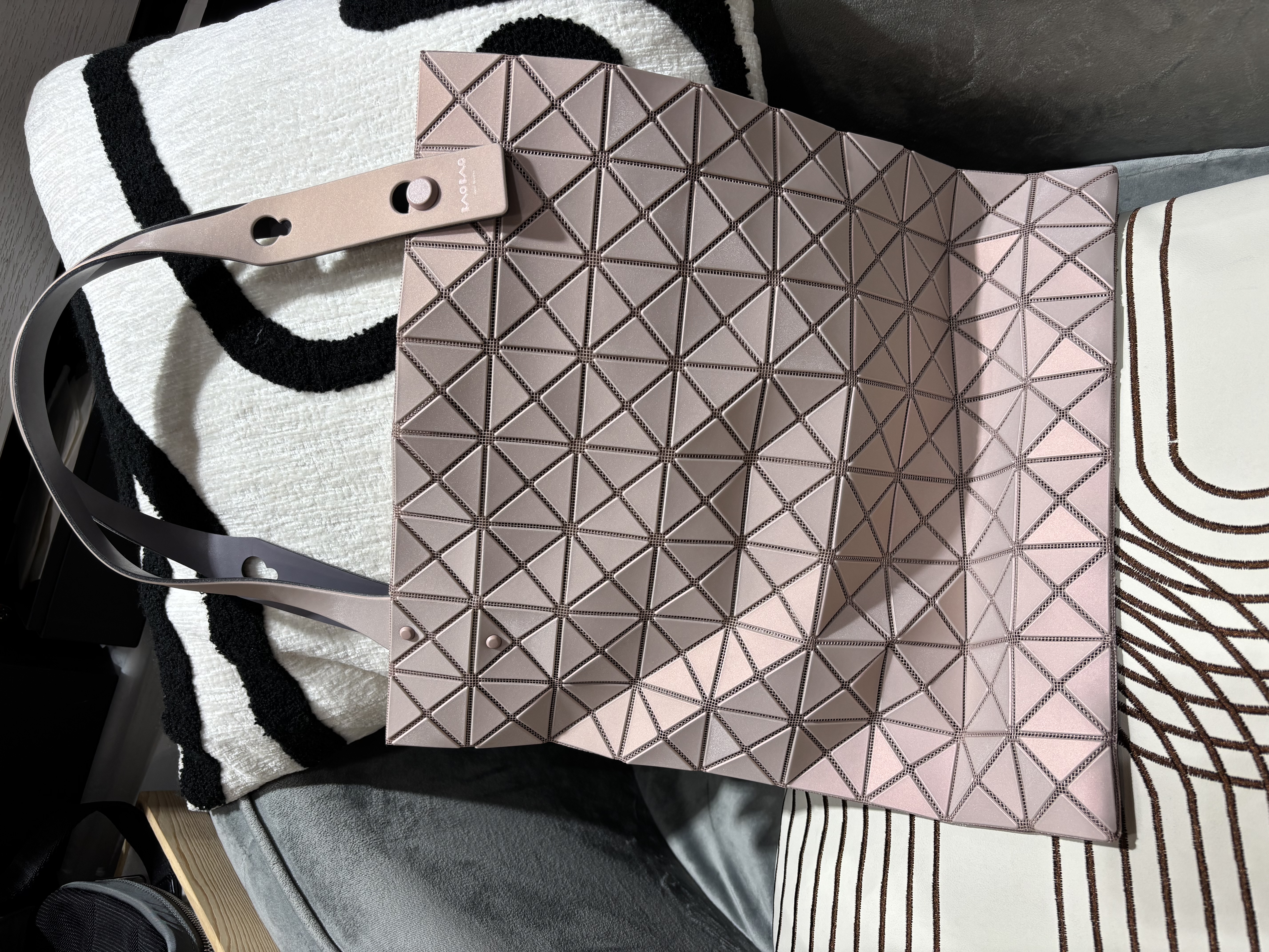 Issey Miyake Bao Bao Tote Bag 100%Authentic, 98%New ✅Dust bag