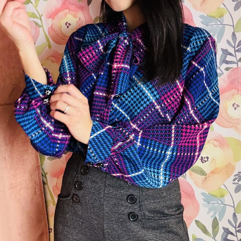 Vintage 1980s Made in Japan Purple Pink Blue White Plaid Pattern Tie Collar Blouse Shirt (MT1636)