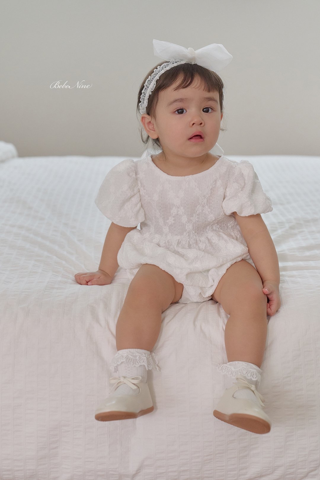 ☀️預訂 韓國直送☀️🇰🇷Bebenine兩色花朵提花後背大絲帶短袖包屁衣