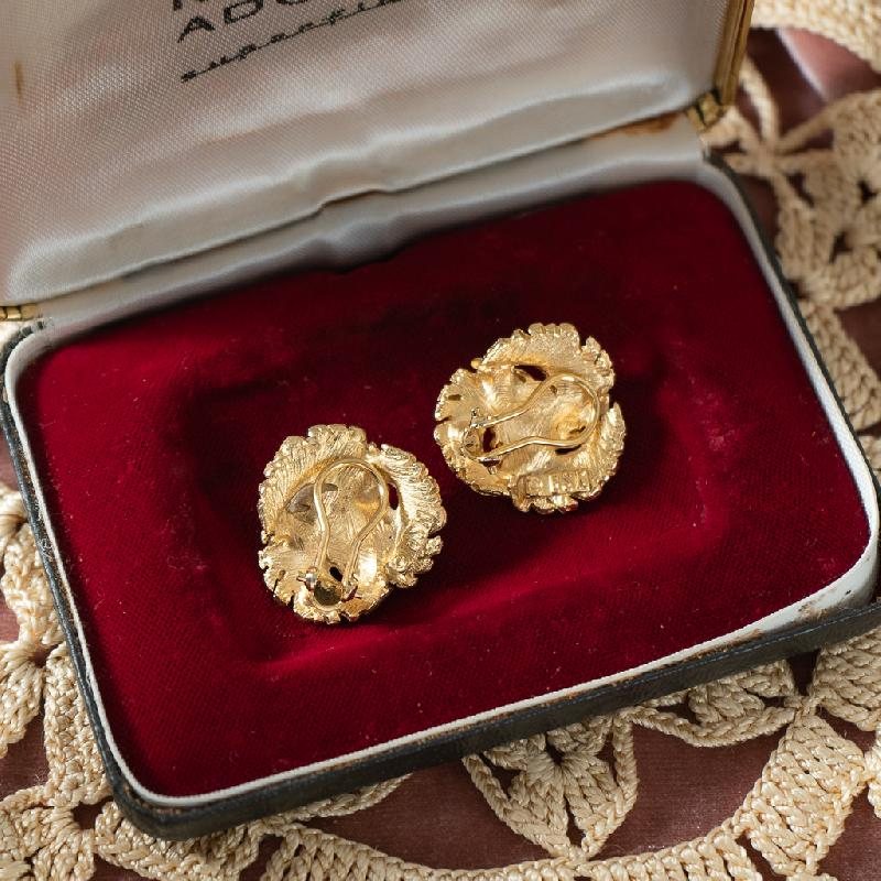 American Brand BSK C.a. 1960s Golden Swivel Floral Faux Pearl Clip Earrings (MT800)