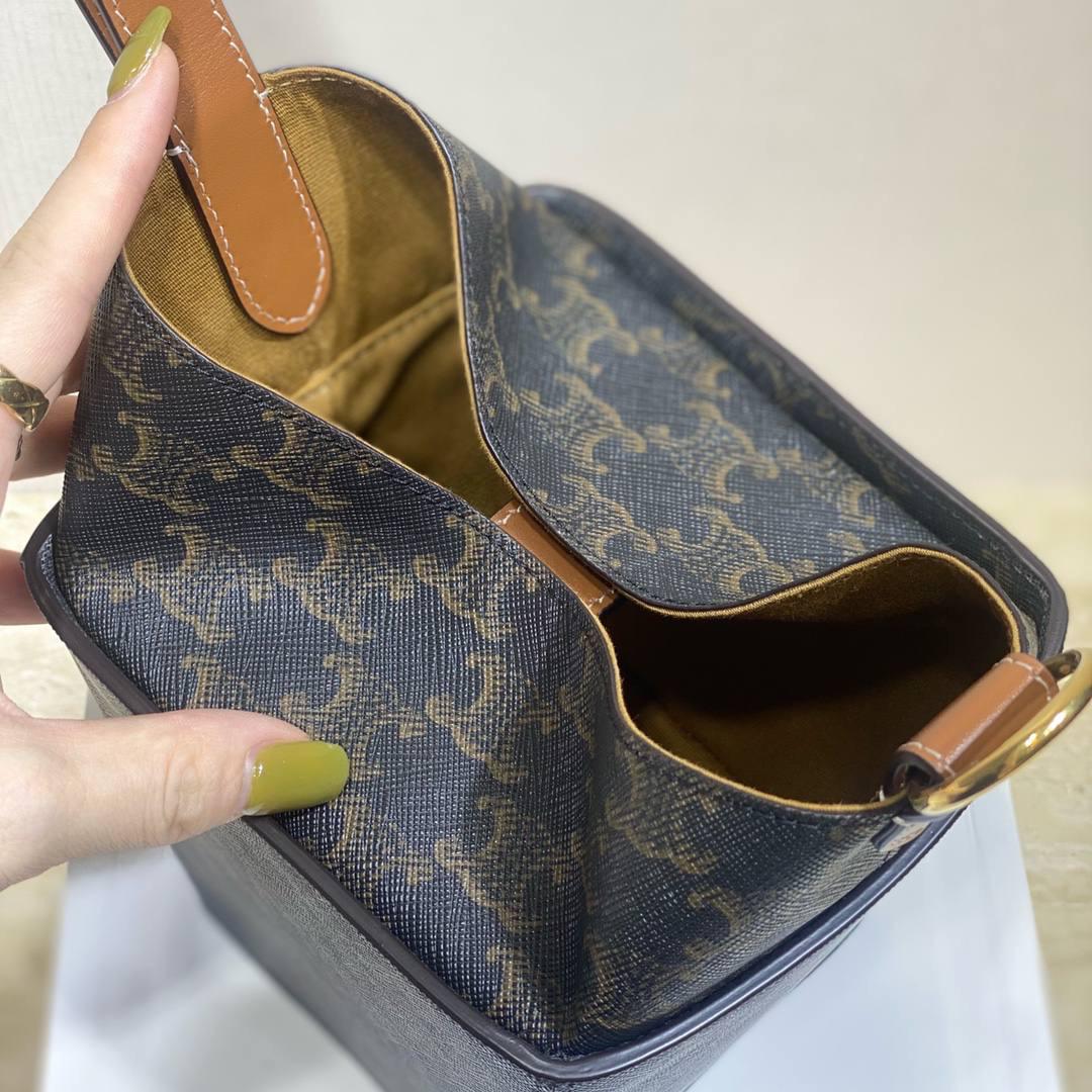 🔥大货实拍图 𝗖𝗘𝗟𝗜𝗡𝗘♥𝗦𝗧𝗥𝗔𝗣 𝗕𝗢𝗫 型号：197142 尺寸：10.5*14.5*10cm