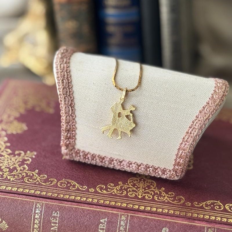Vintage c.a. 1980s Dancing Couple Pendant Necklace (MT2551)