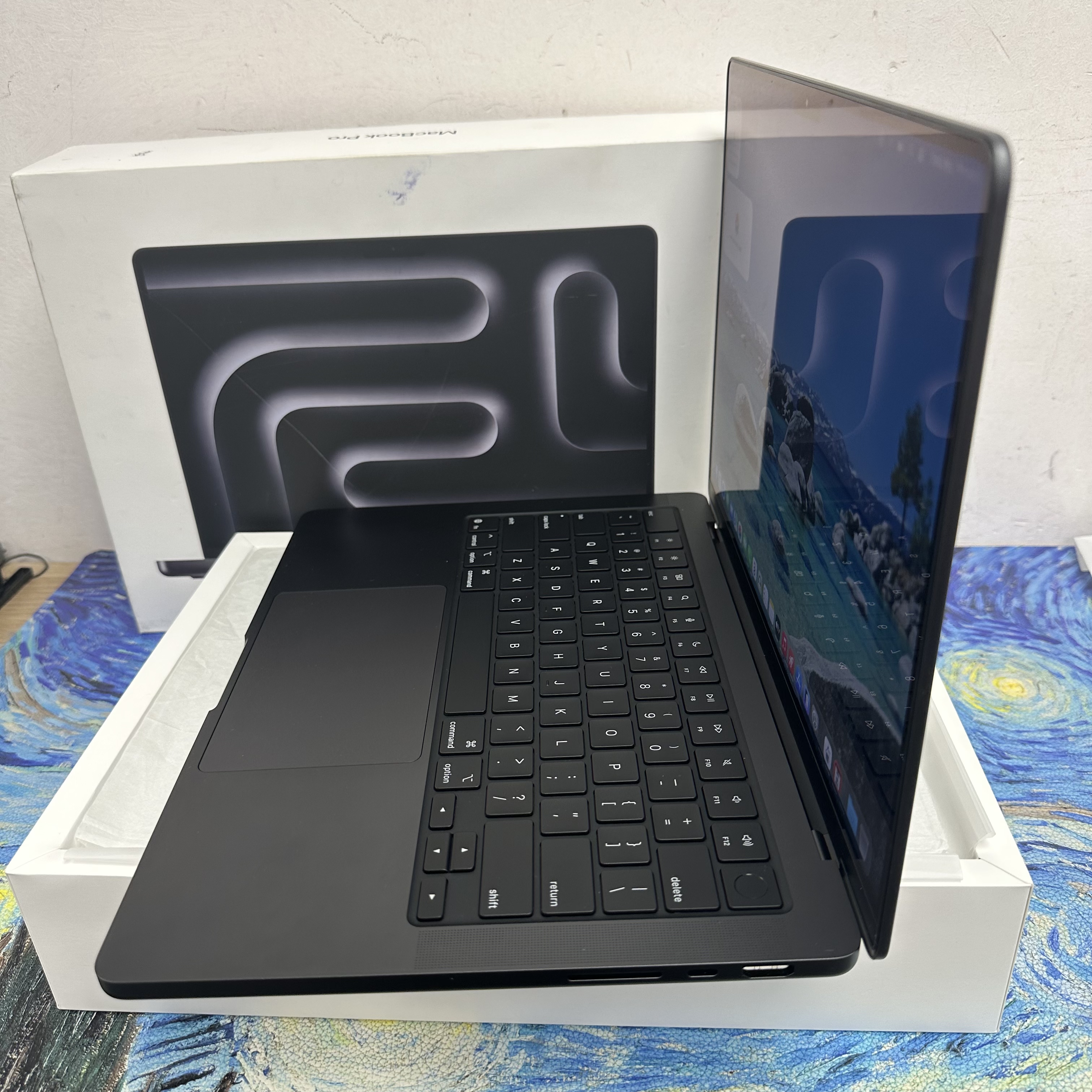 #6019 APPLE  MacBook Pro M5 2025 M5 CPU/16GB Ram/512GB SSD/10核心GPU/Liquid Retina XDR Mon/14吋/黑色/Gaming Laptop / Notebook / brand new / Netflix /Movie / MacbookPro / Pro M5